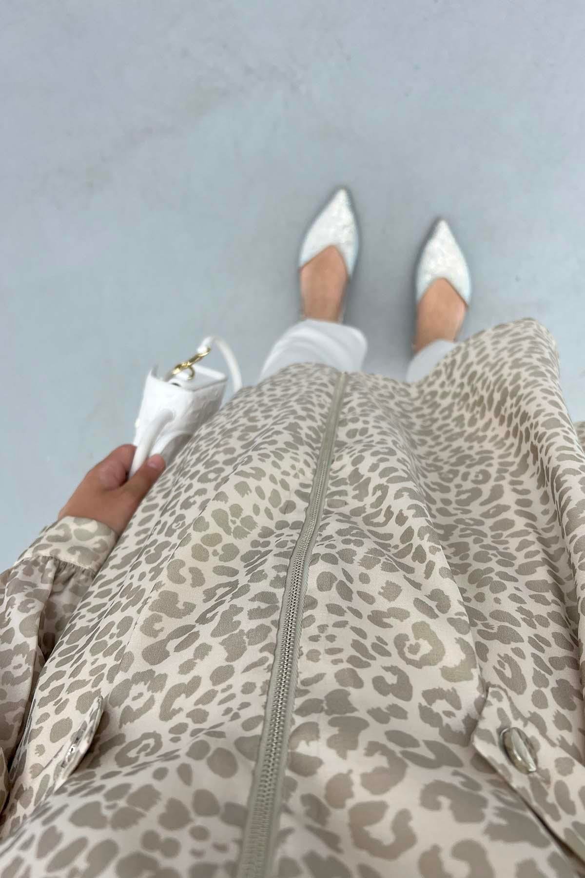 Leoparlı Fermuarlı Bluz Bej