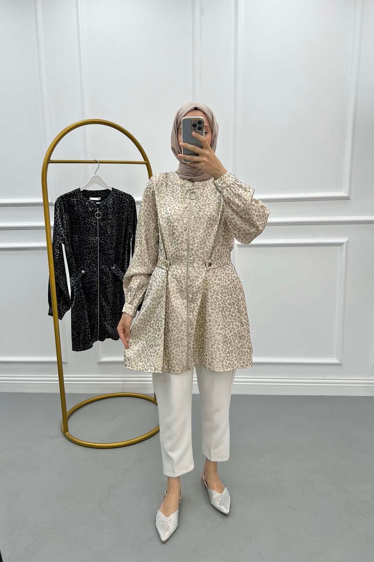 Leoparlı Fermuarlı Bluz Bej