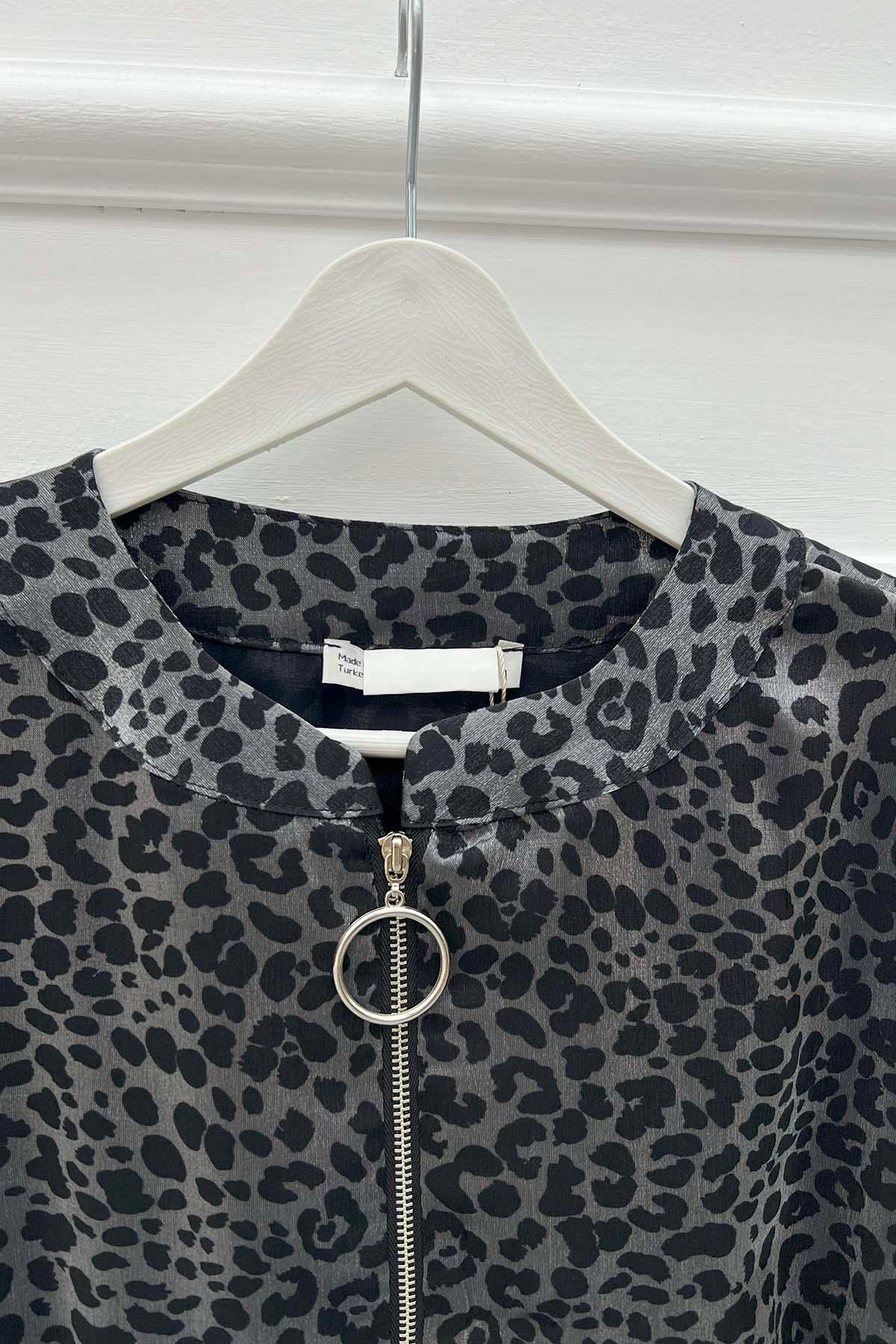 Leoparlı Fermuarlı Bluz Siyah