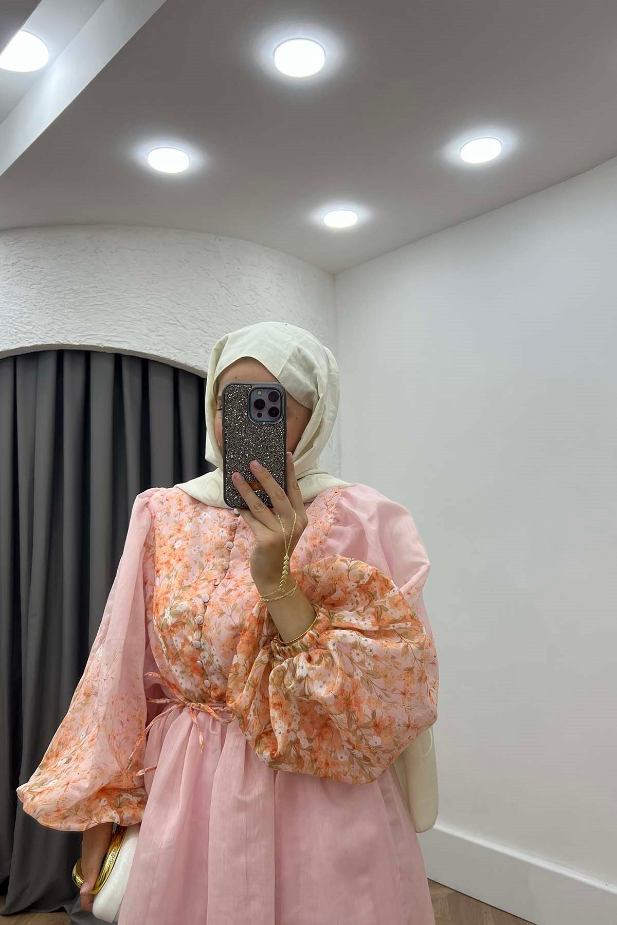 Lina Çiçek Desenli Fırfır Yakalı Maxi Elbise Pembe