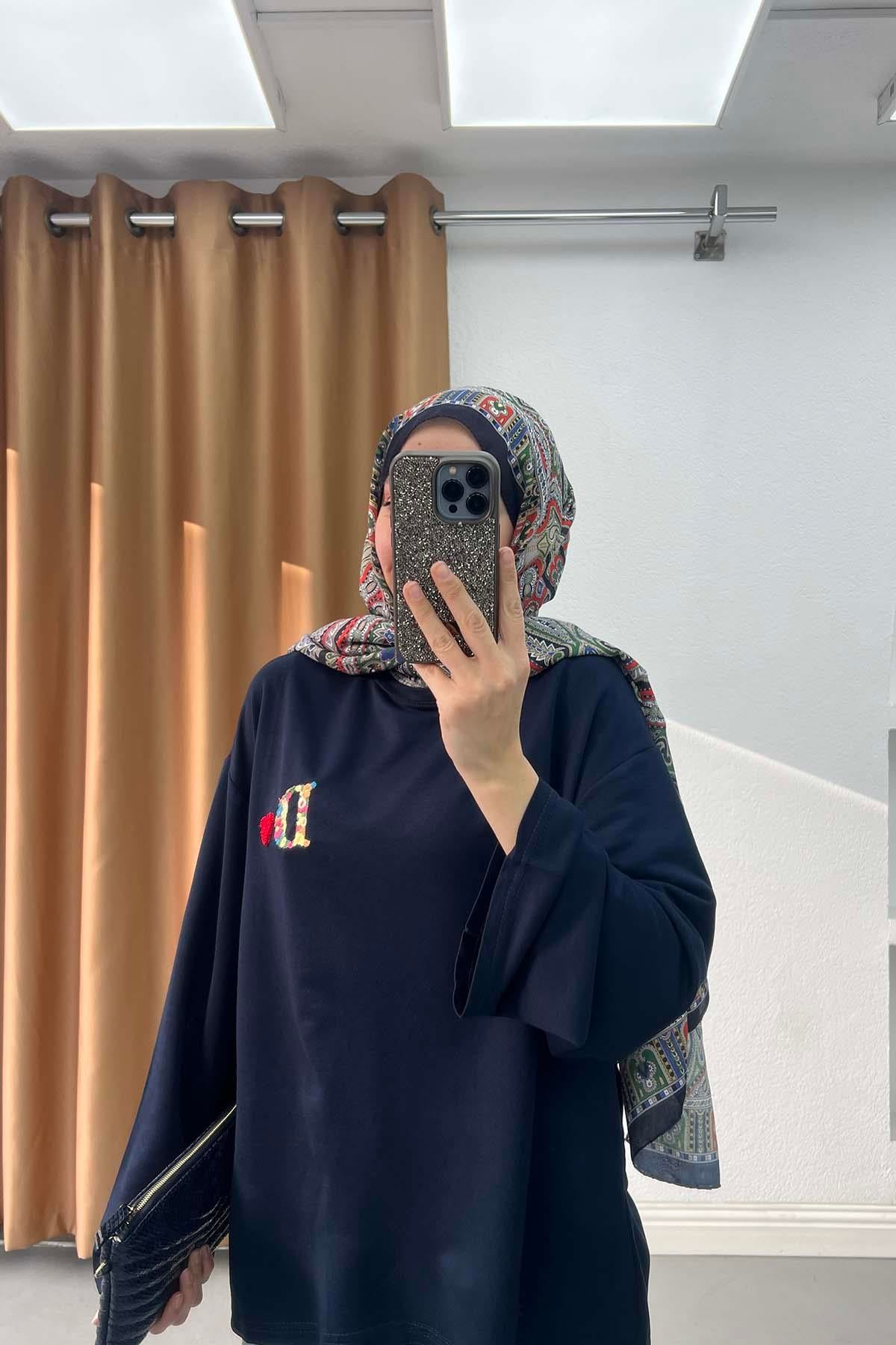 Love &  Letter Nakışlı Oversize Sweatshirt Lacivert