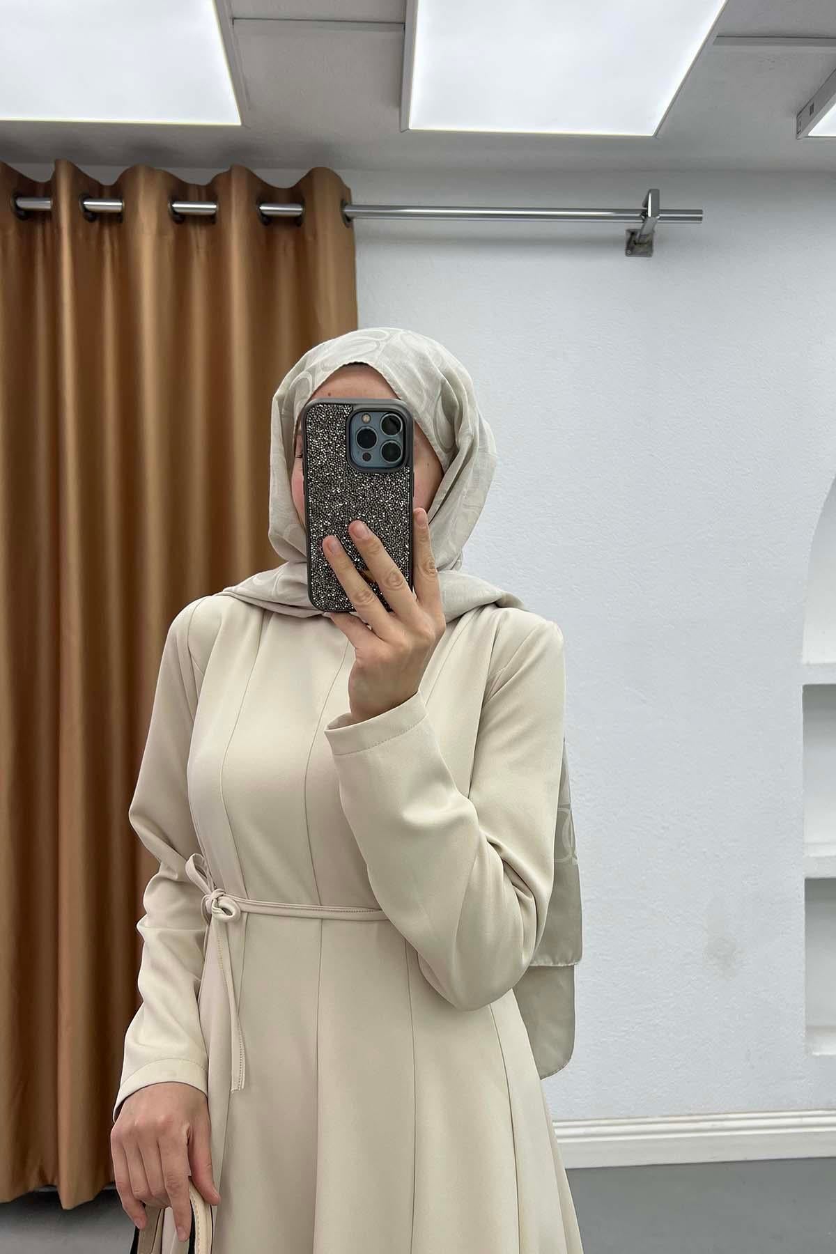 Minimalist Kesim Kemerli Elbise Bej