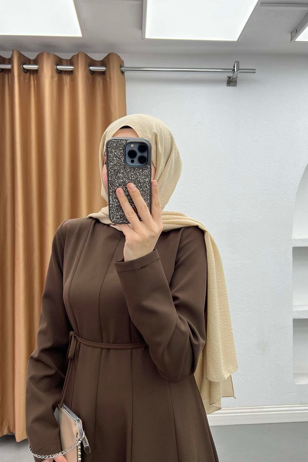 Minimalist Kesim Kemerli Elbise Kahve