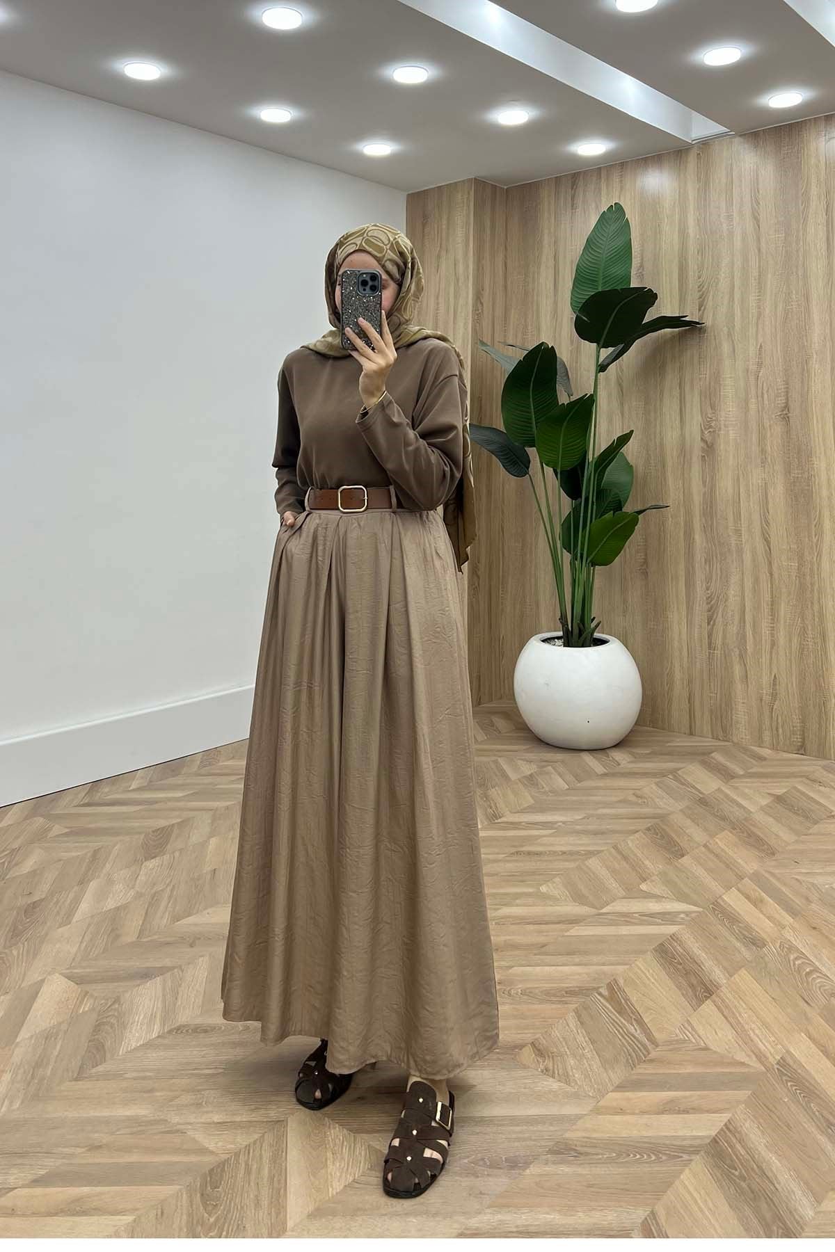 Modern Kemerli Dökümlü Çilek Pantalon Vizon