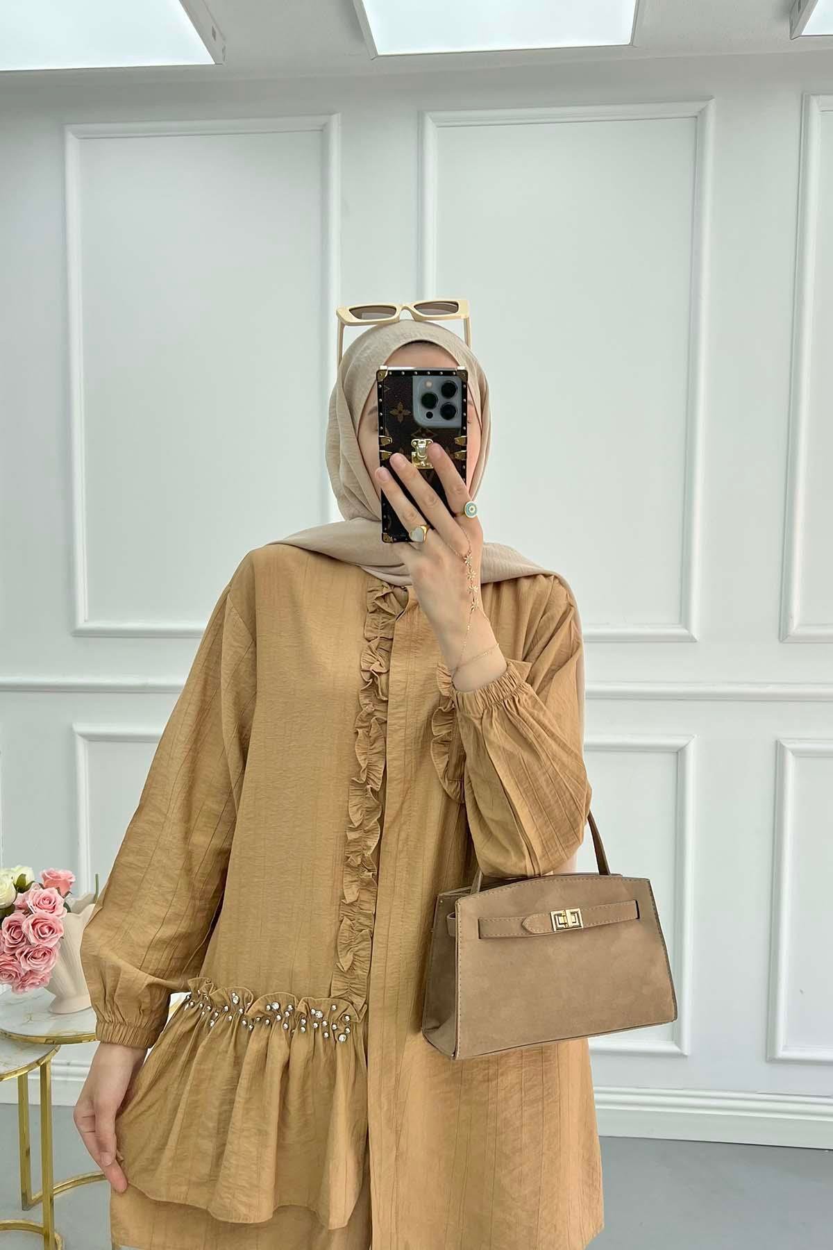Önü Fırfırlı Taş Detaylı Gömlek Camel