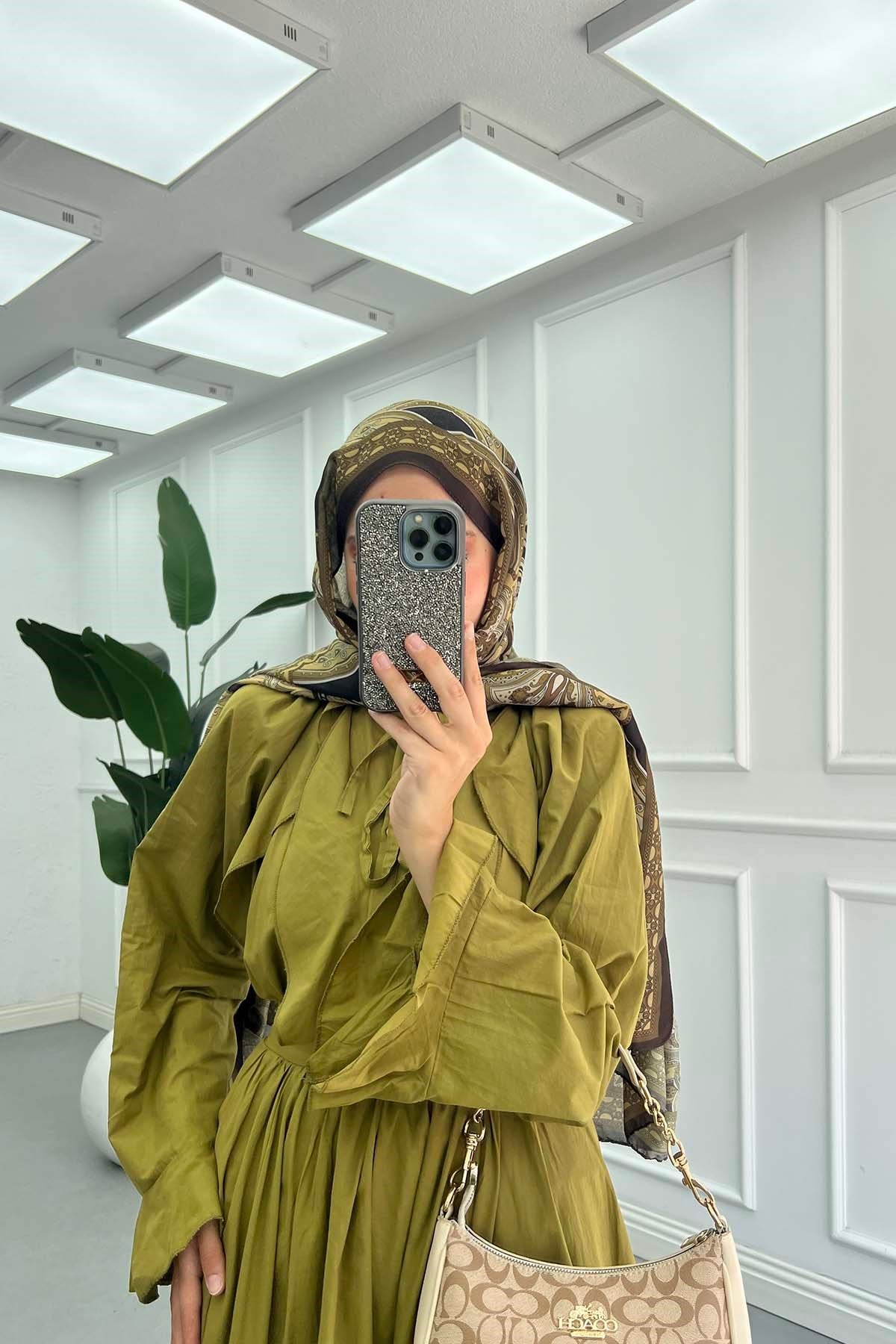 Önü Fırfırlı Yaka Bağlamalı Takım Olive Yeşil