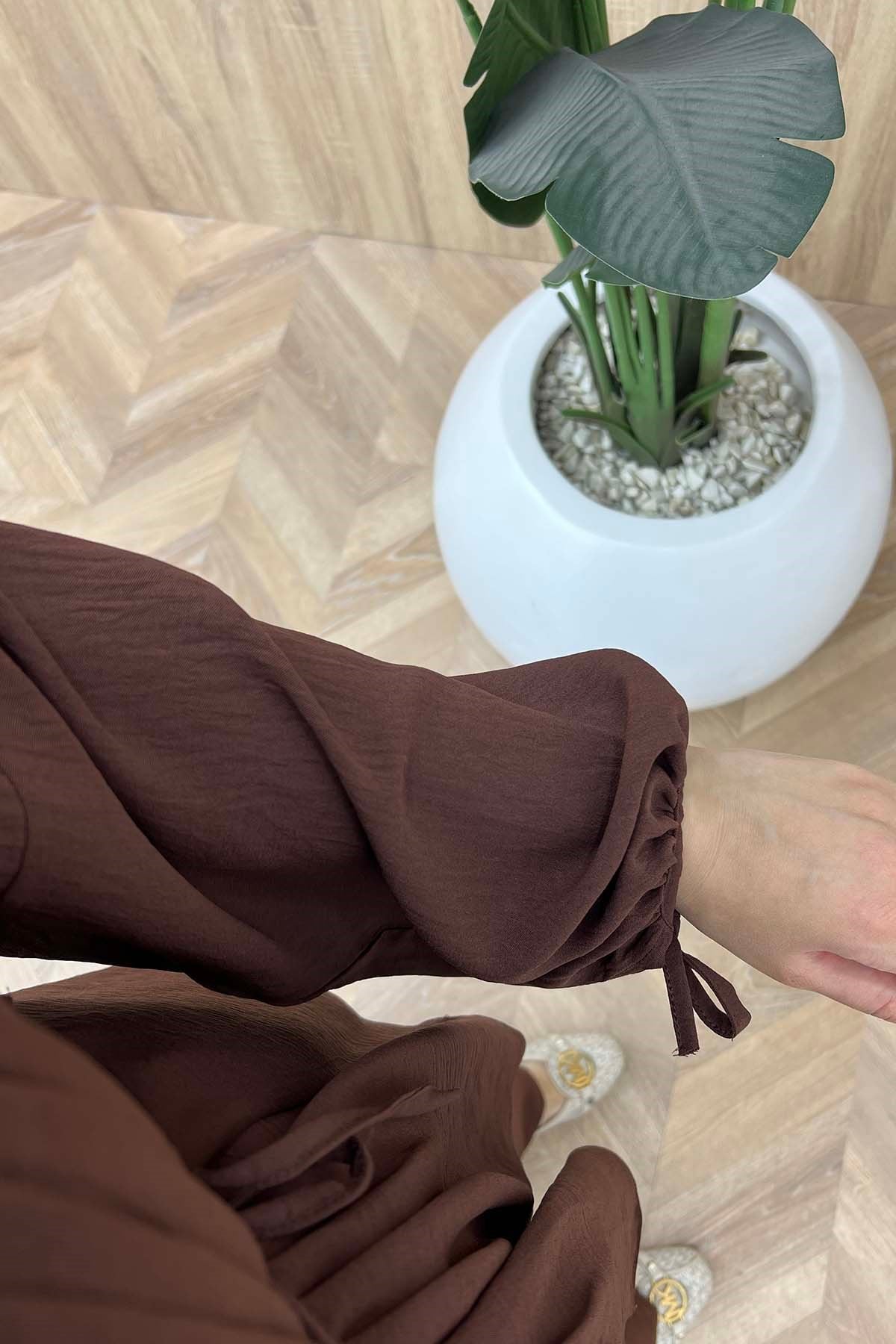 Önü Nervürlü Kemerli Modern Ayrobin Takım Kahve