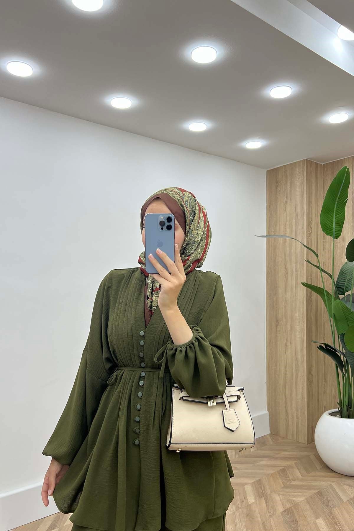 Önü Nervürlü Kemerli Modern Ayrobin Takım Haki