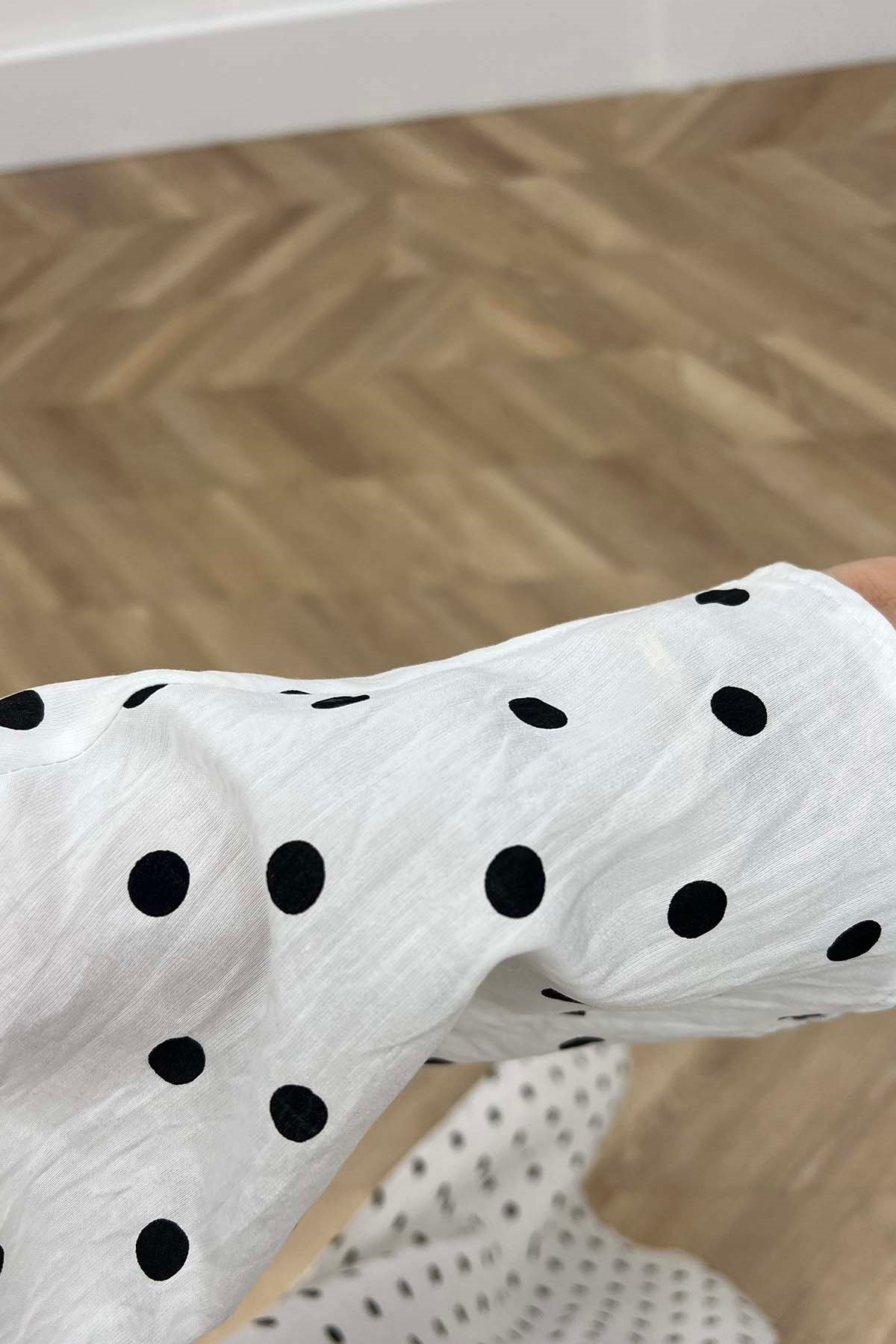 Pantalonlu Aura Yırtmaçlı Puantiyeli Takım Beyaz
