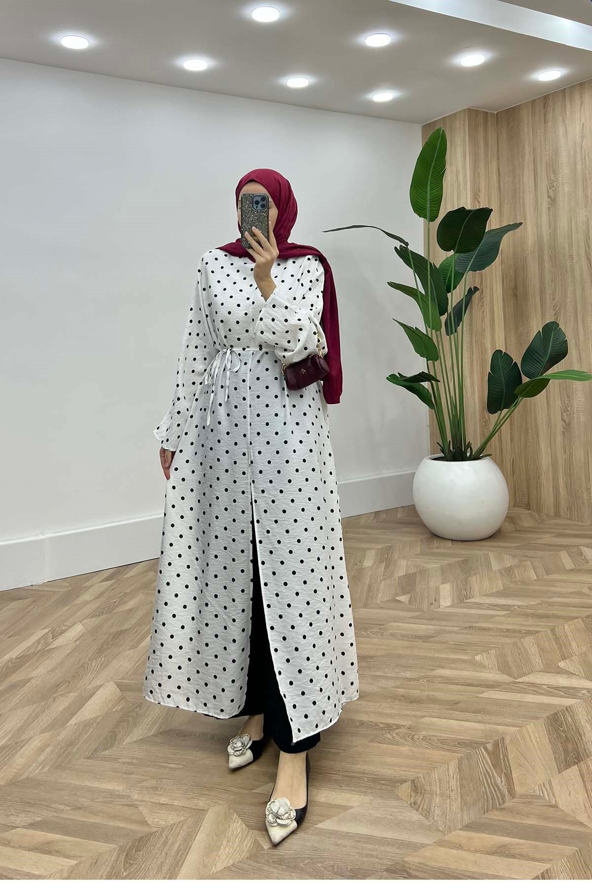 Pantalonlu Aura Yırtmaçlı Puantiyeli Takım Beyaz