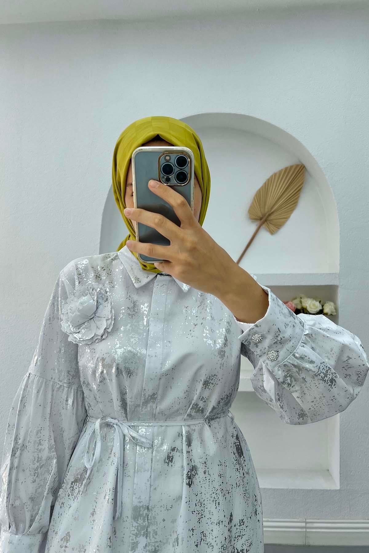 Parlak Desen Broşlu Tunik Beyaz