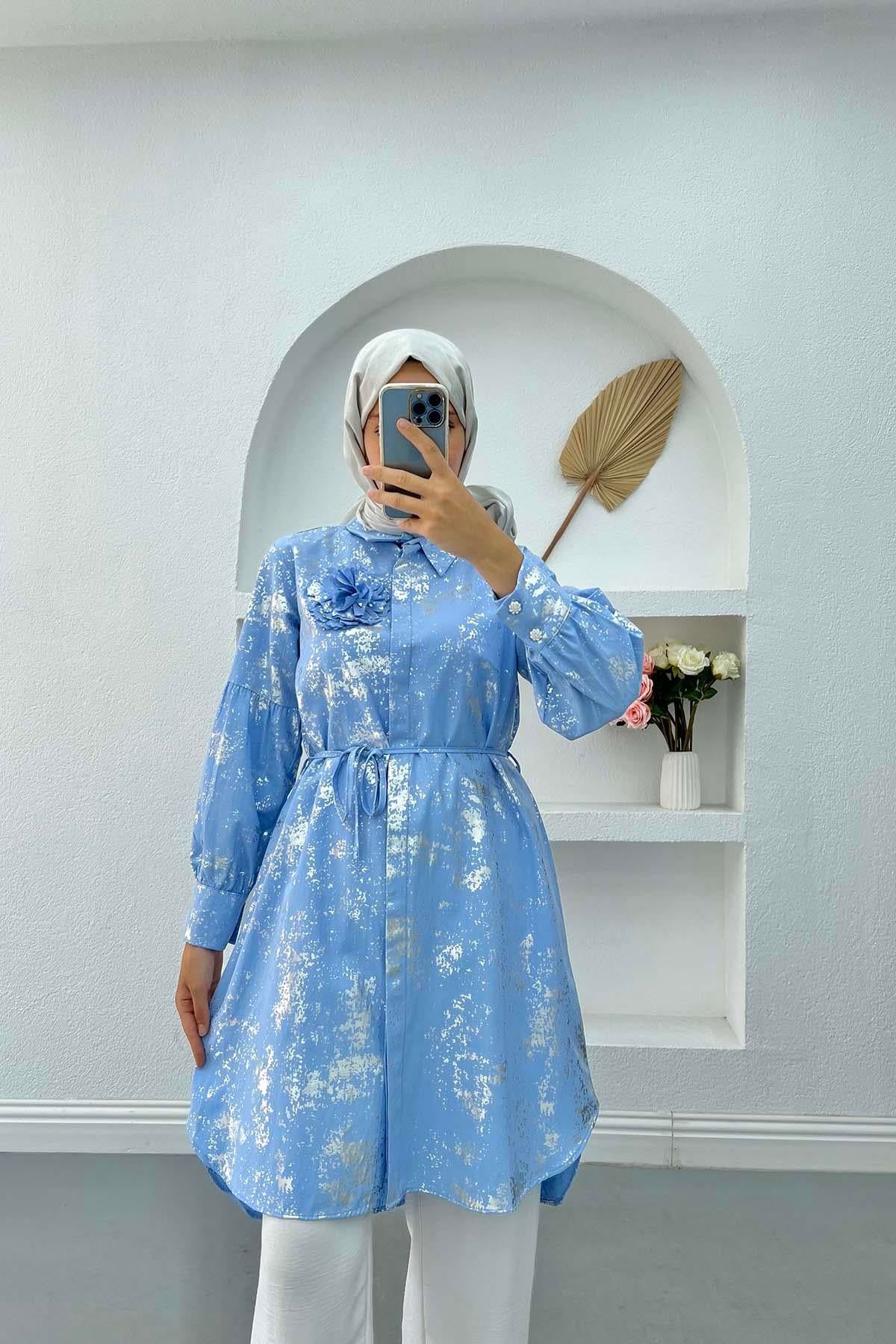 Parlak Desen Broşlu Tunik Mavi