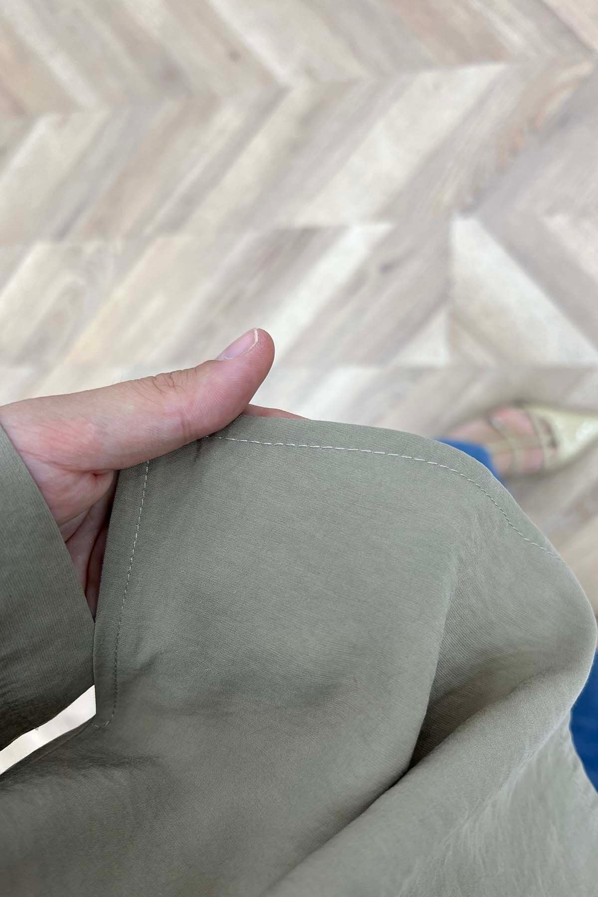 Pelerin Detay Seyyar Kuşaklı Modal Gömlek Bej