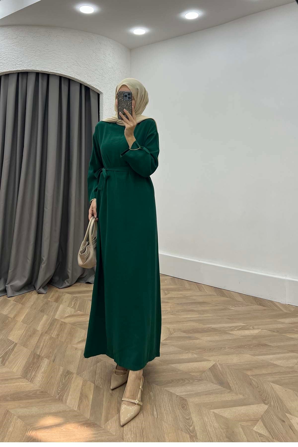 Rahat Kesim Kuşaklı Elbise Zümrüt Yeşili
