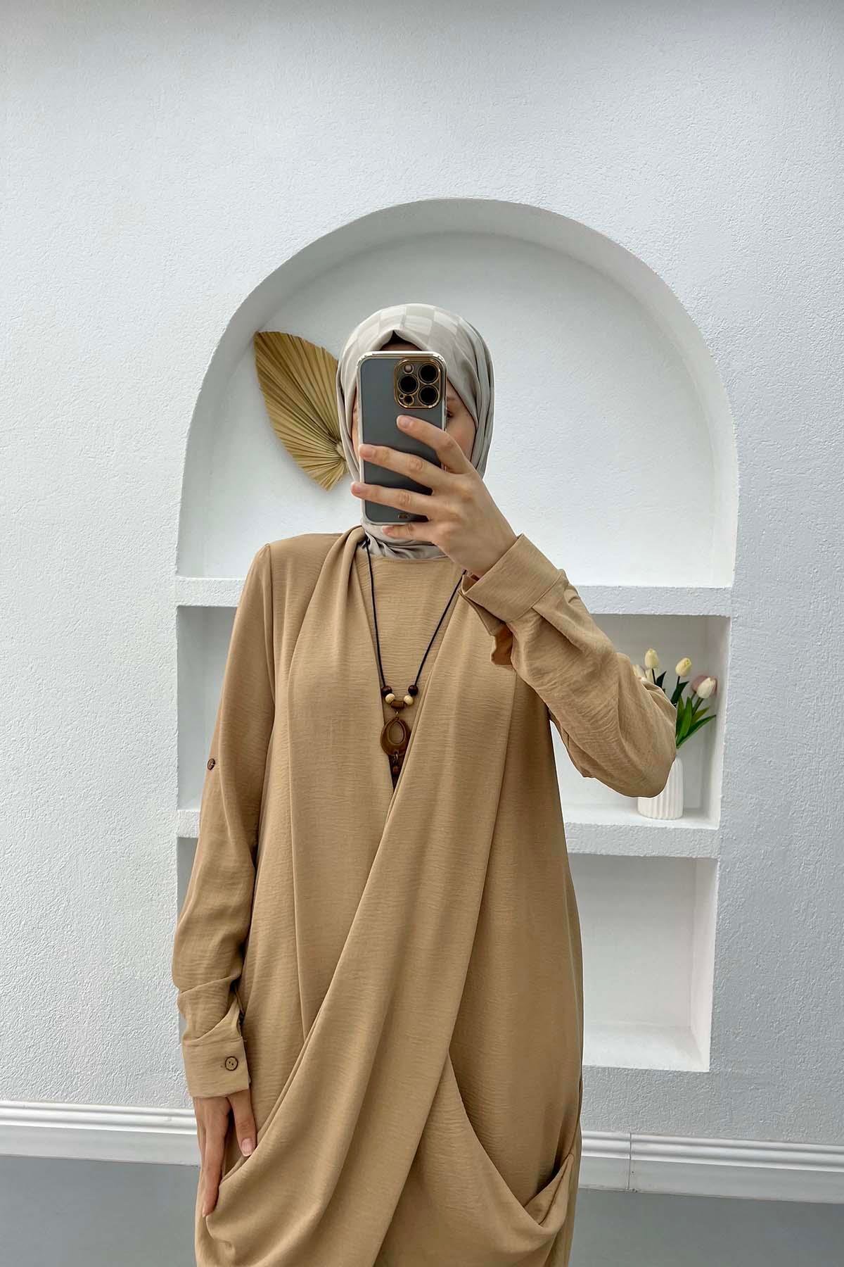 Şal Yaka Kolyeli Elbise Camel