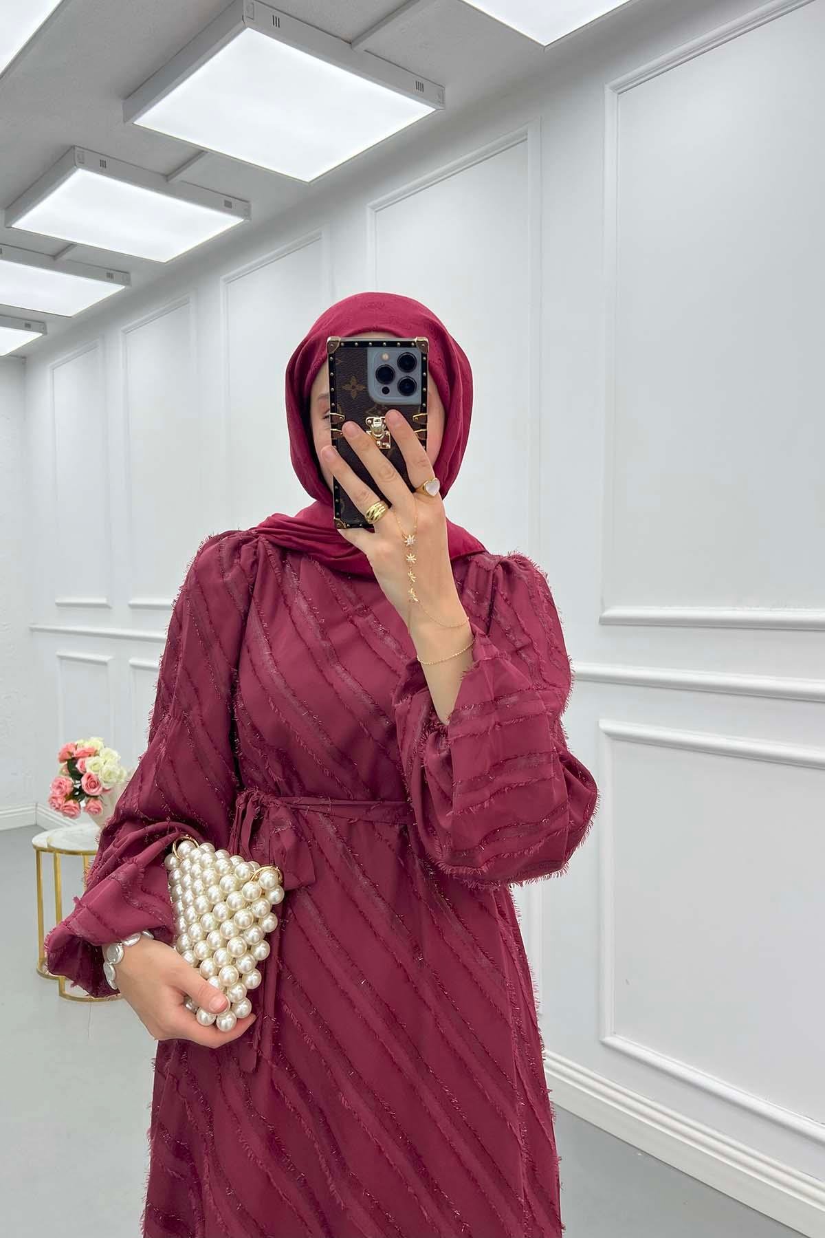 Şerit Desenli Tüylü Elbise Bordo