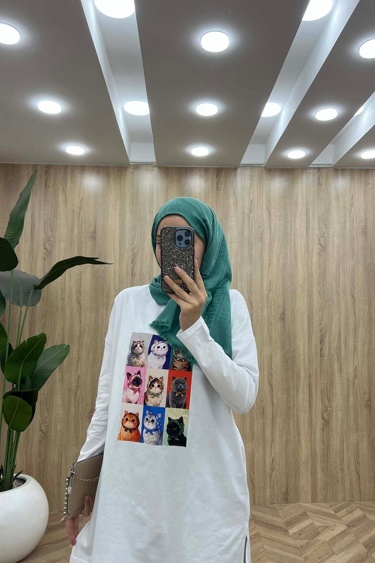 Sevimli Kedicik Temalı Sweat Beyaz