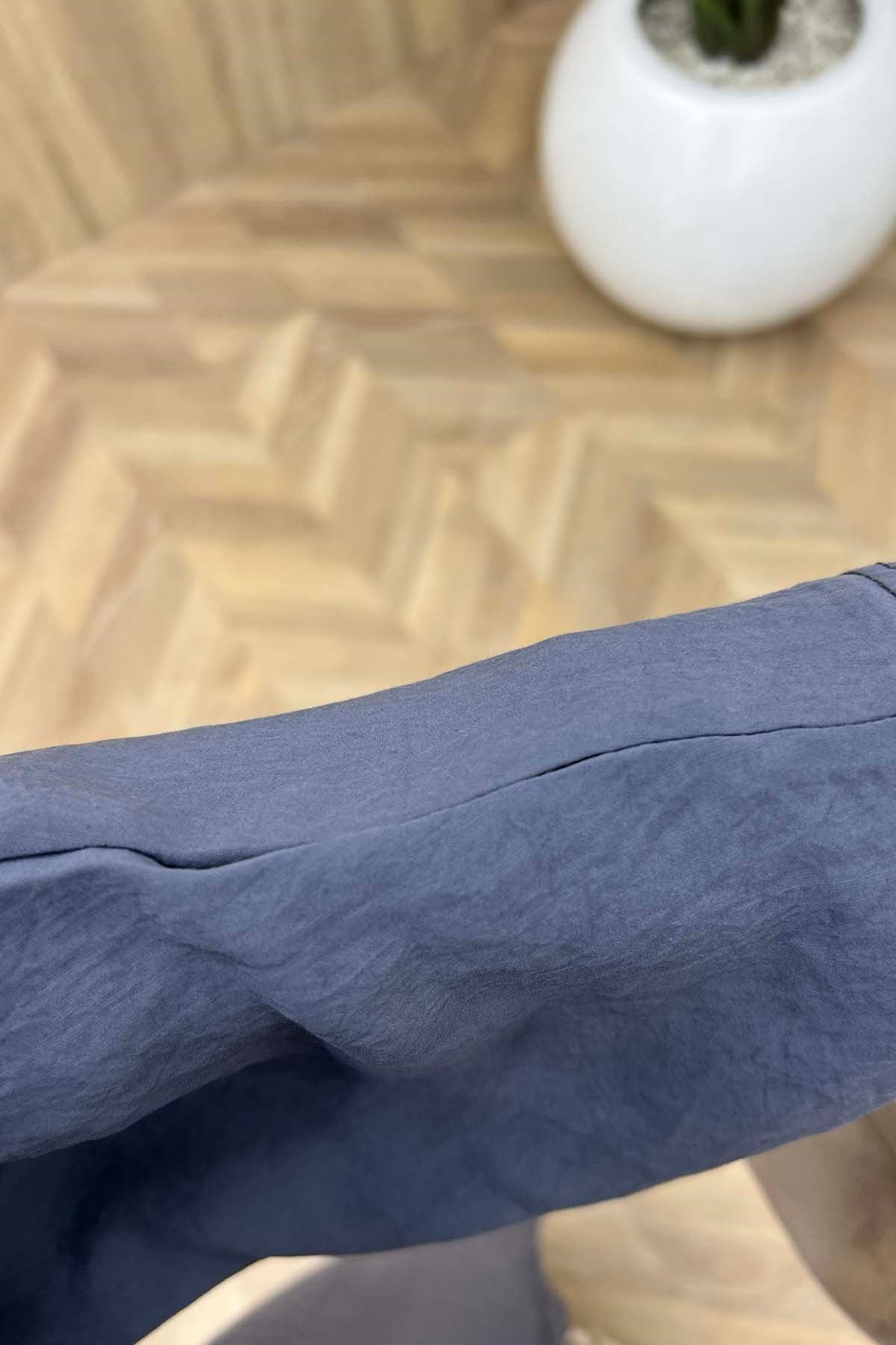 Seyyar Pelerinli Aura Yırtmaçlı Modal Takım Gri