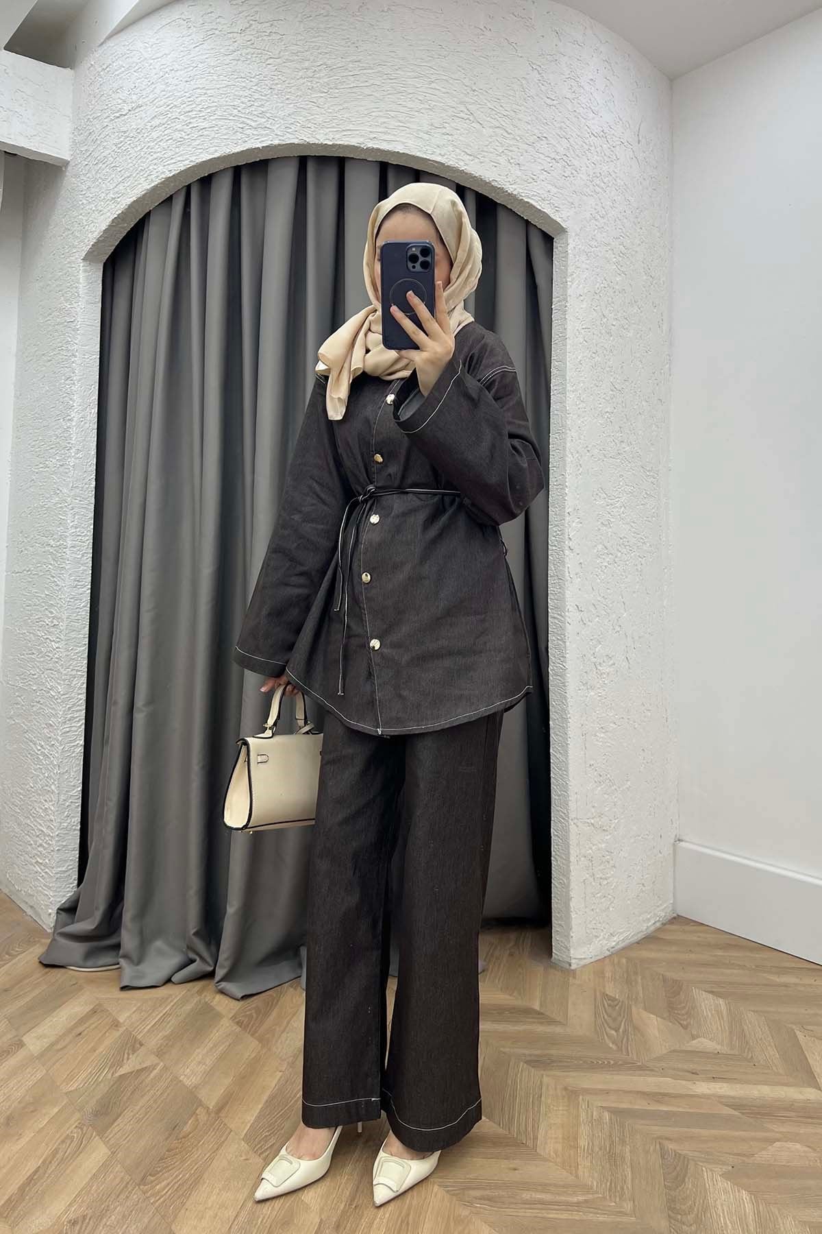 Simetrik Tasarım Kemerli Pantalonlu Kot Takım Kahve