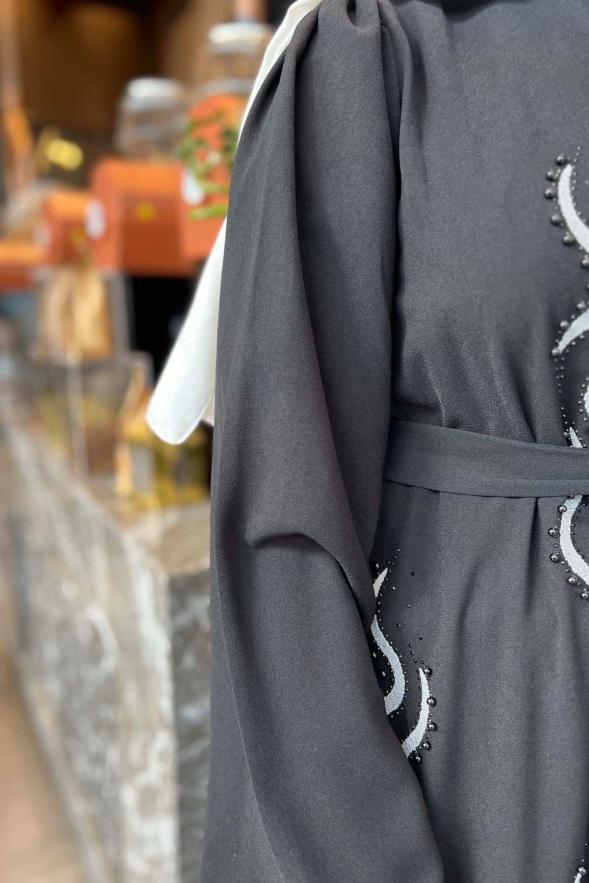 Sırma İşlemeli Kuşaklı Kaftan Elbise Siyah
