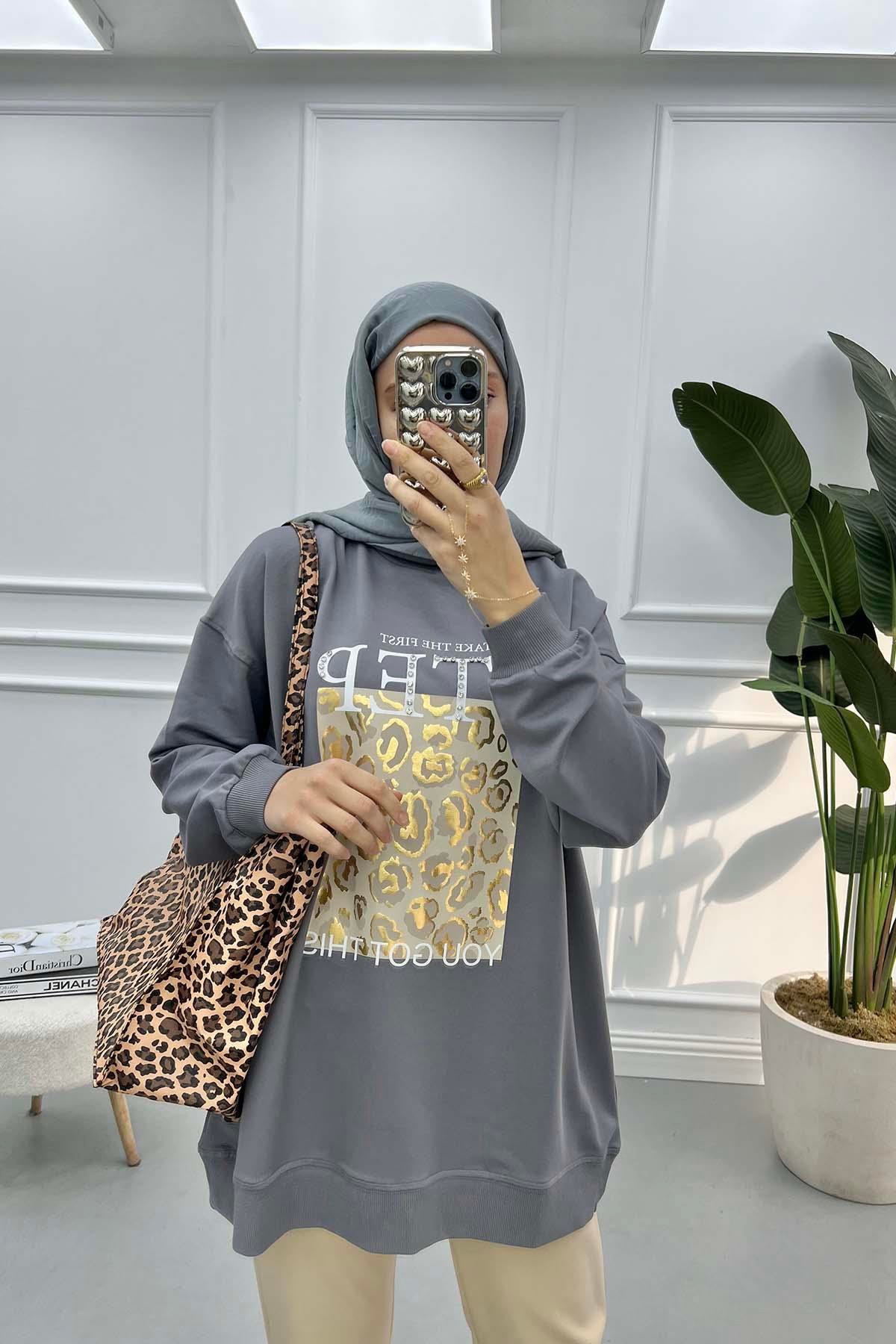 Taş Ve Yazı Baskılı Sweatshirt Gri