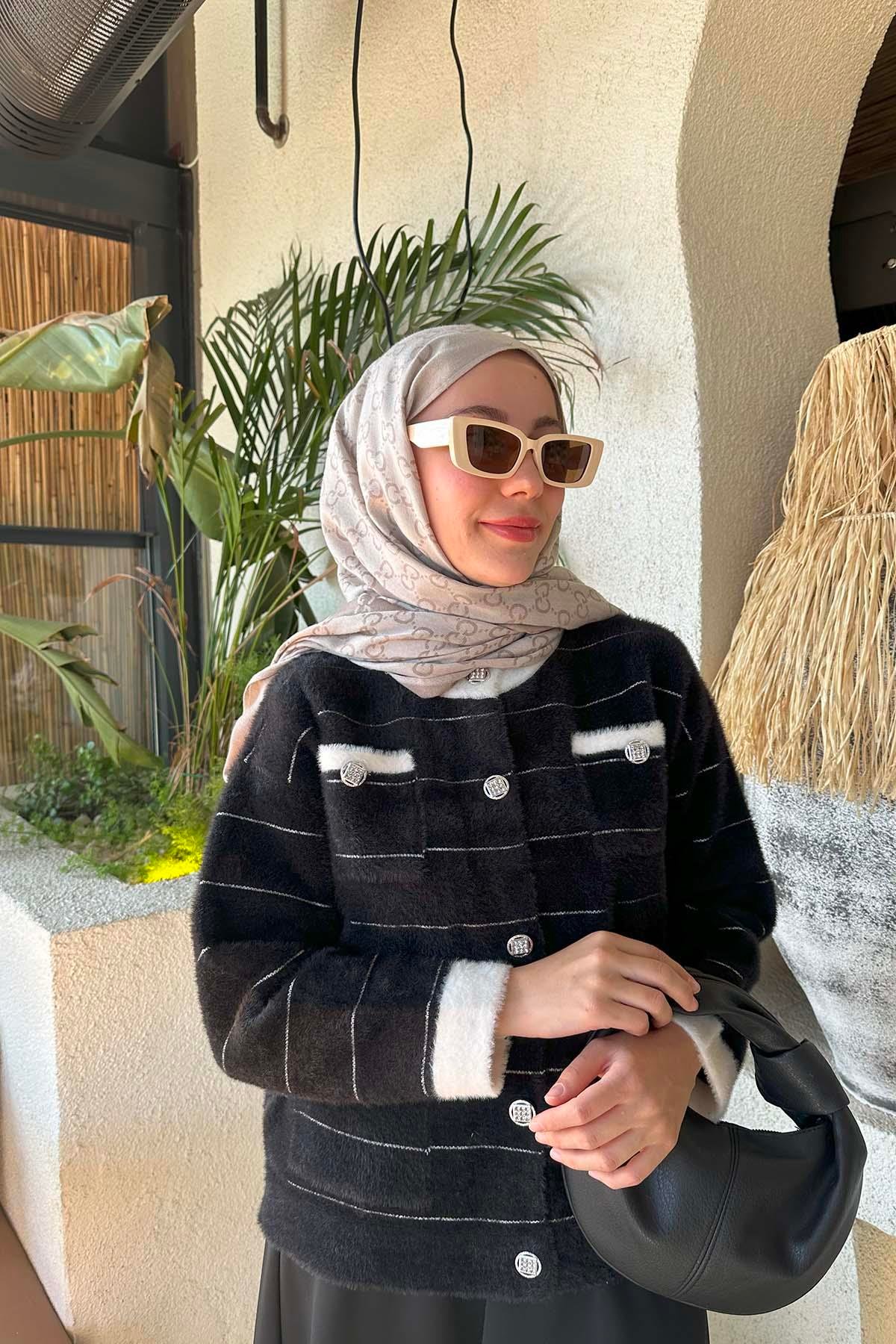 Taşlı Düğmeli Çizgili Hırka Siyah