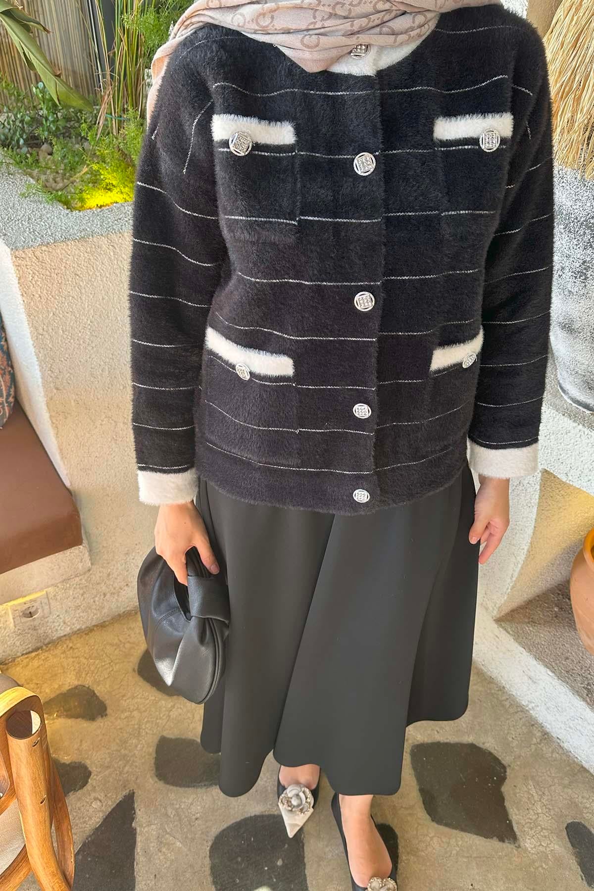 Taşlı Düğmeli Çizgili Hırka Siyah