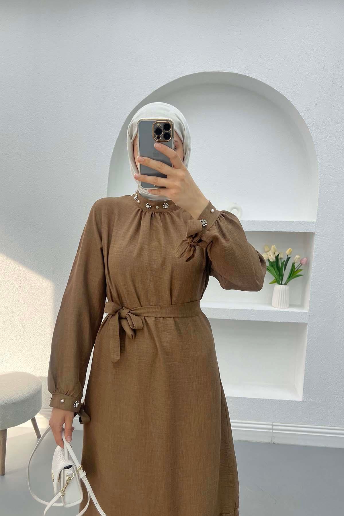 Taşlı Düz Elbise Kahve
