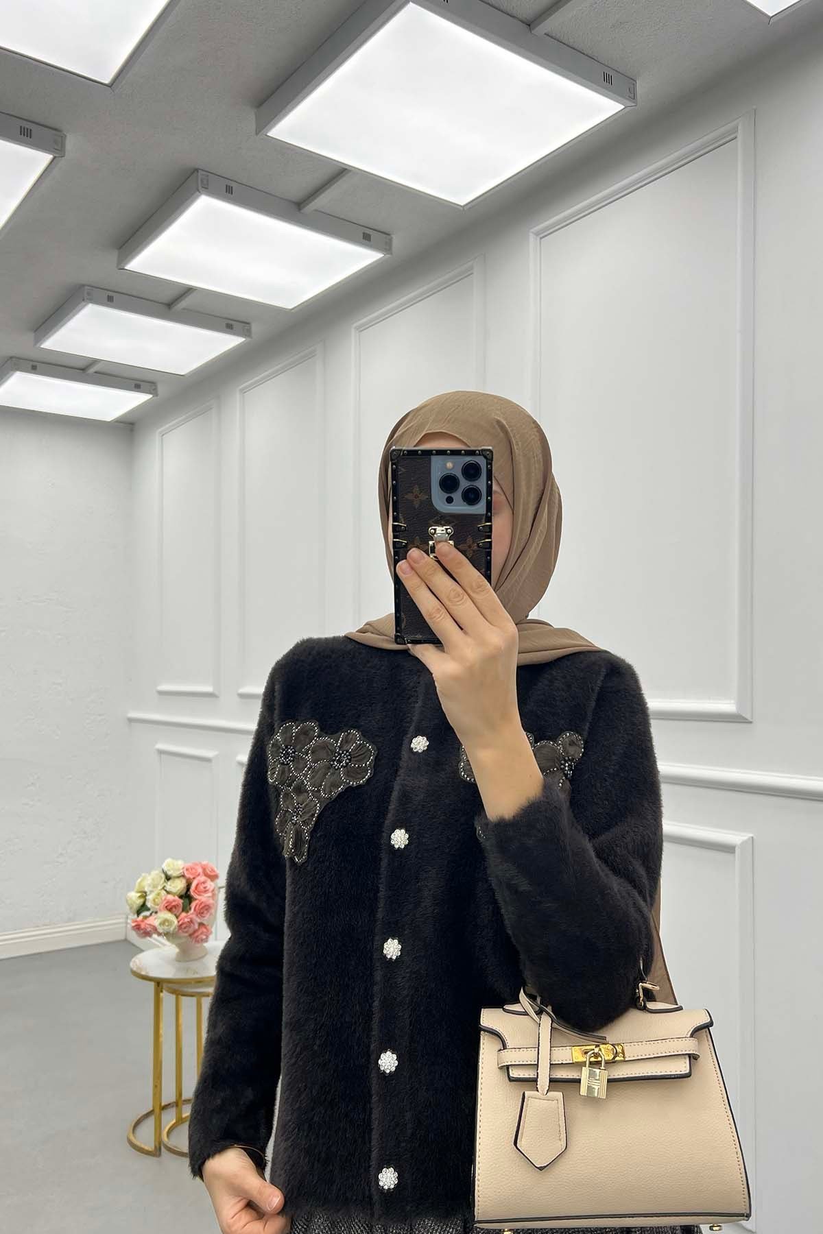 Taşlı ve Çiçek İşlemeli Angora Hırka Siyah