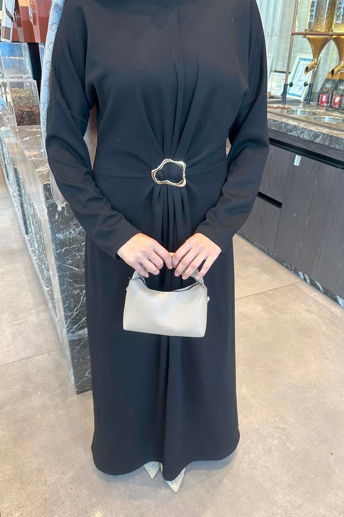 Toka Detaylı Pileli Oysh Elbise Siyah