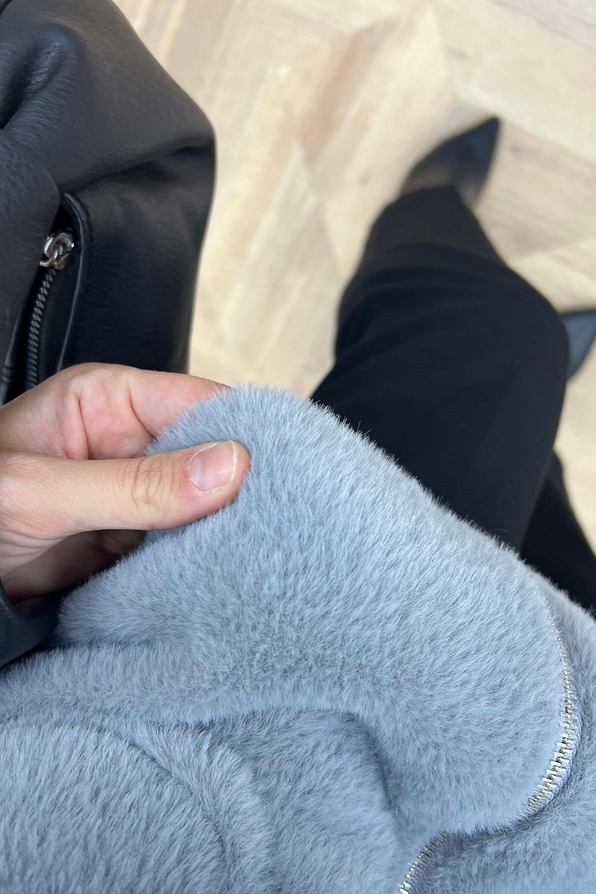 Vira Cepli Peluş Yelek Gri