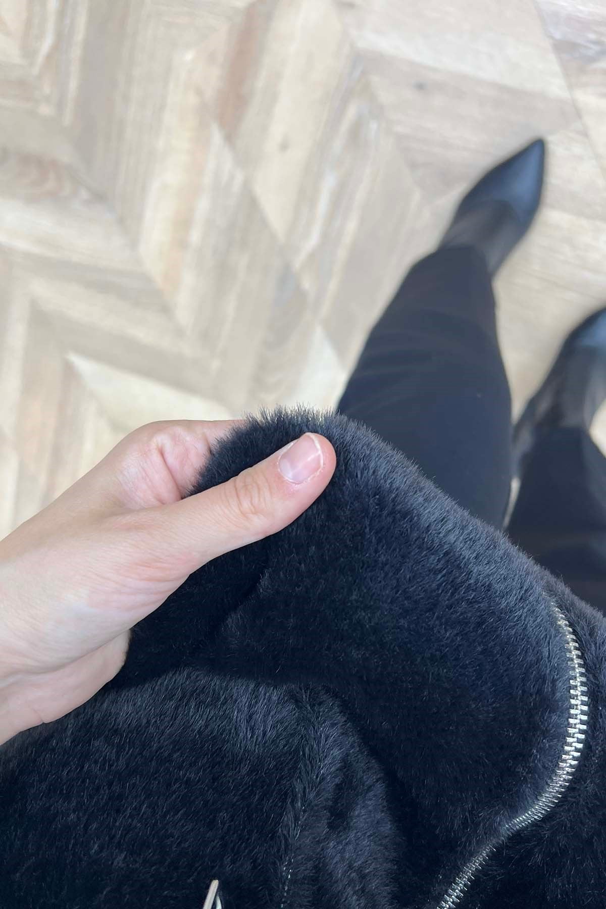 Vira Cepli Peluş Yelek Siyah