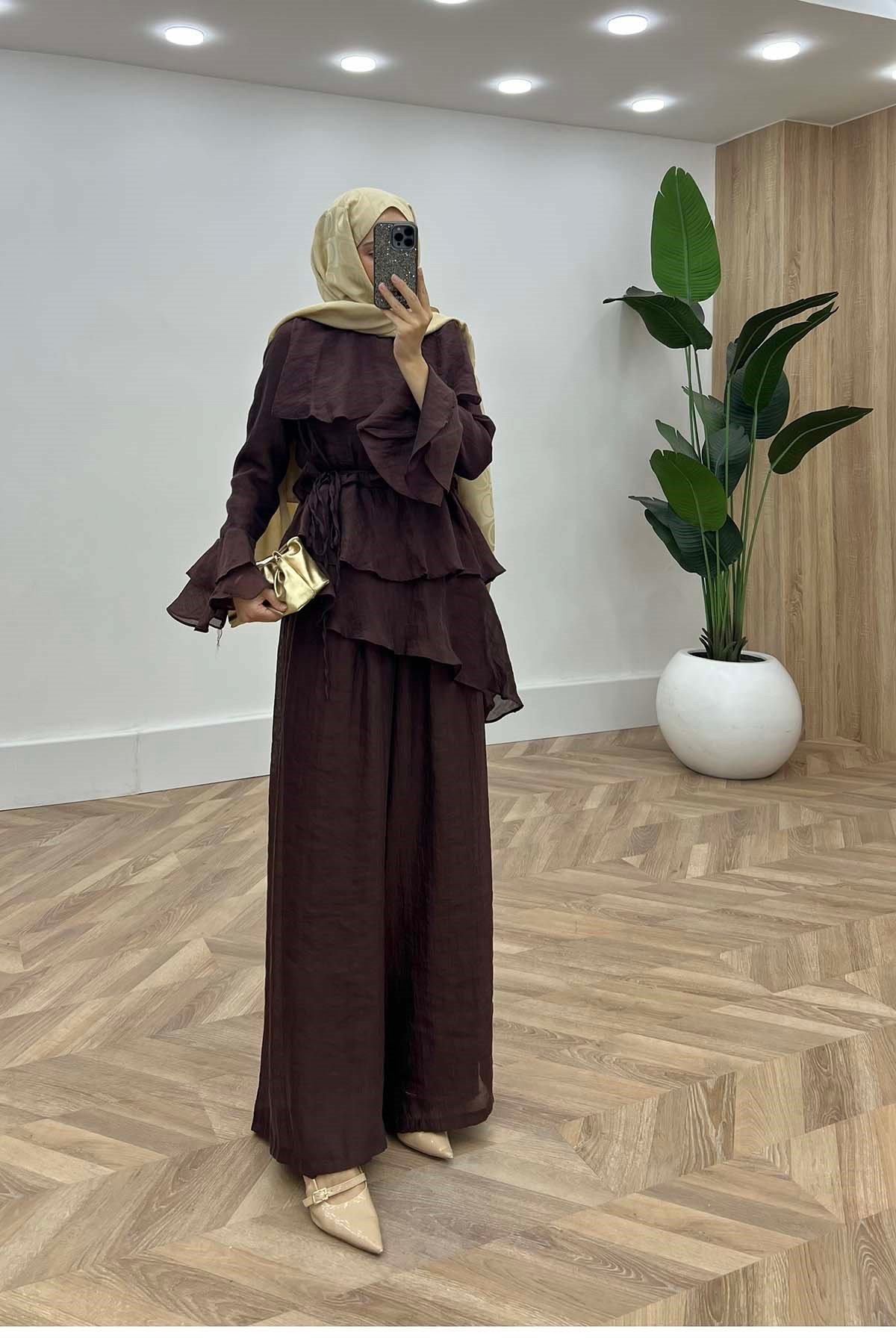 Volanlı Modern Kuşaklı Takım Kahve