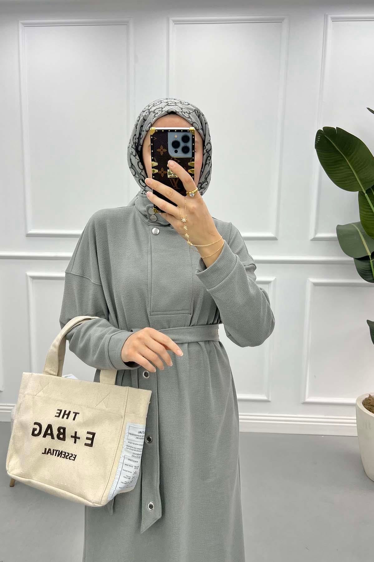 Yaka Çıtçıtlı Kemerli Elbise Gri