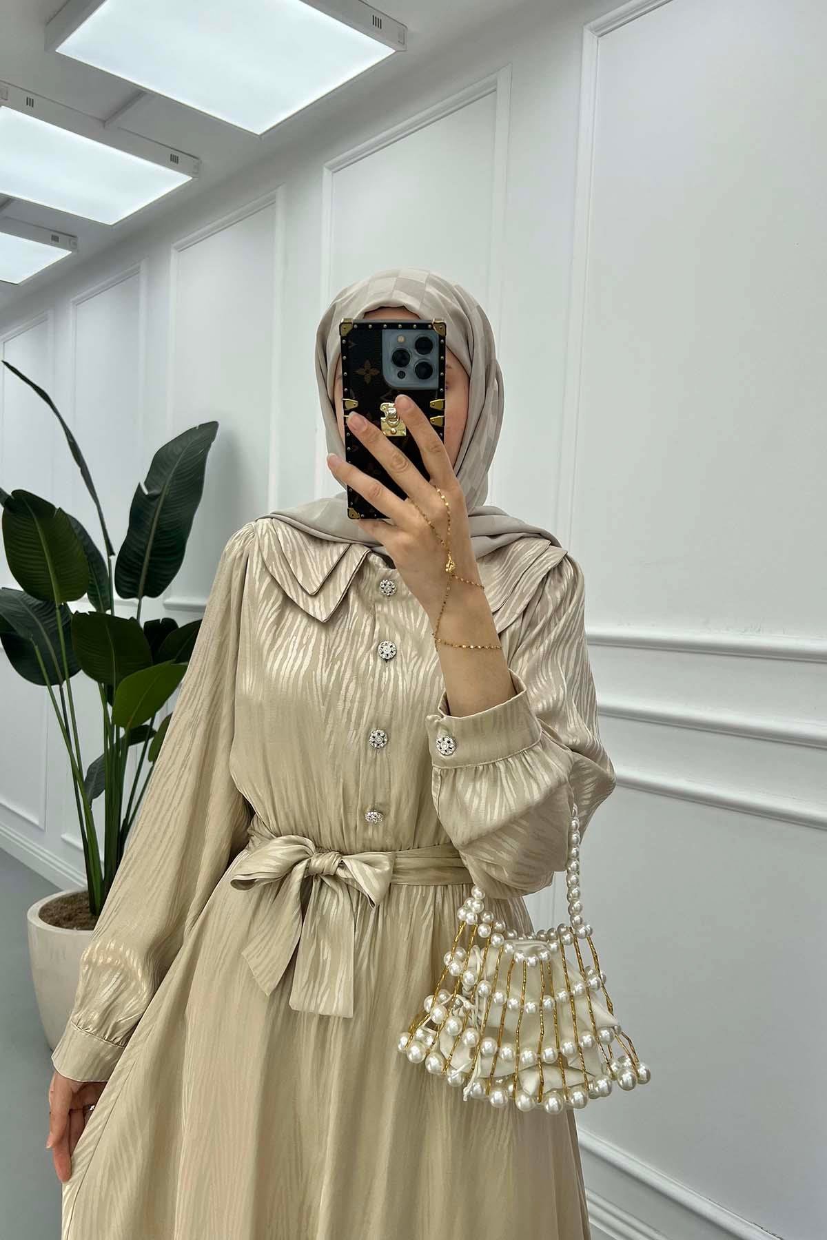 Yaka Detaylı Jakarlı Elbise Bej
