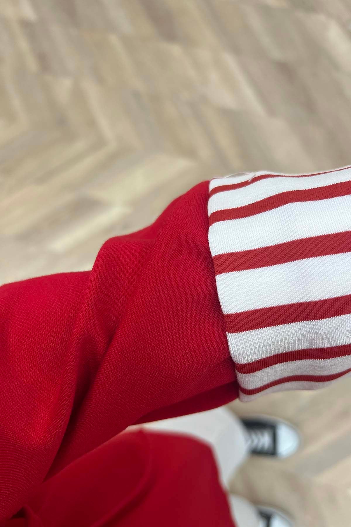 Yaka Ve Kol Çizgi Detaylı Sweatshirt Kırmızı