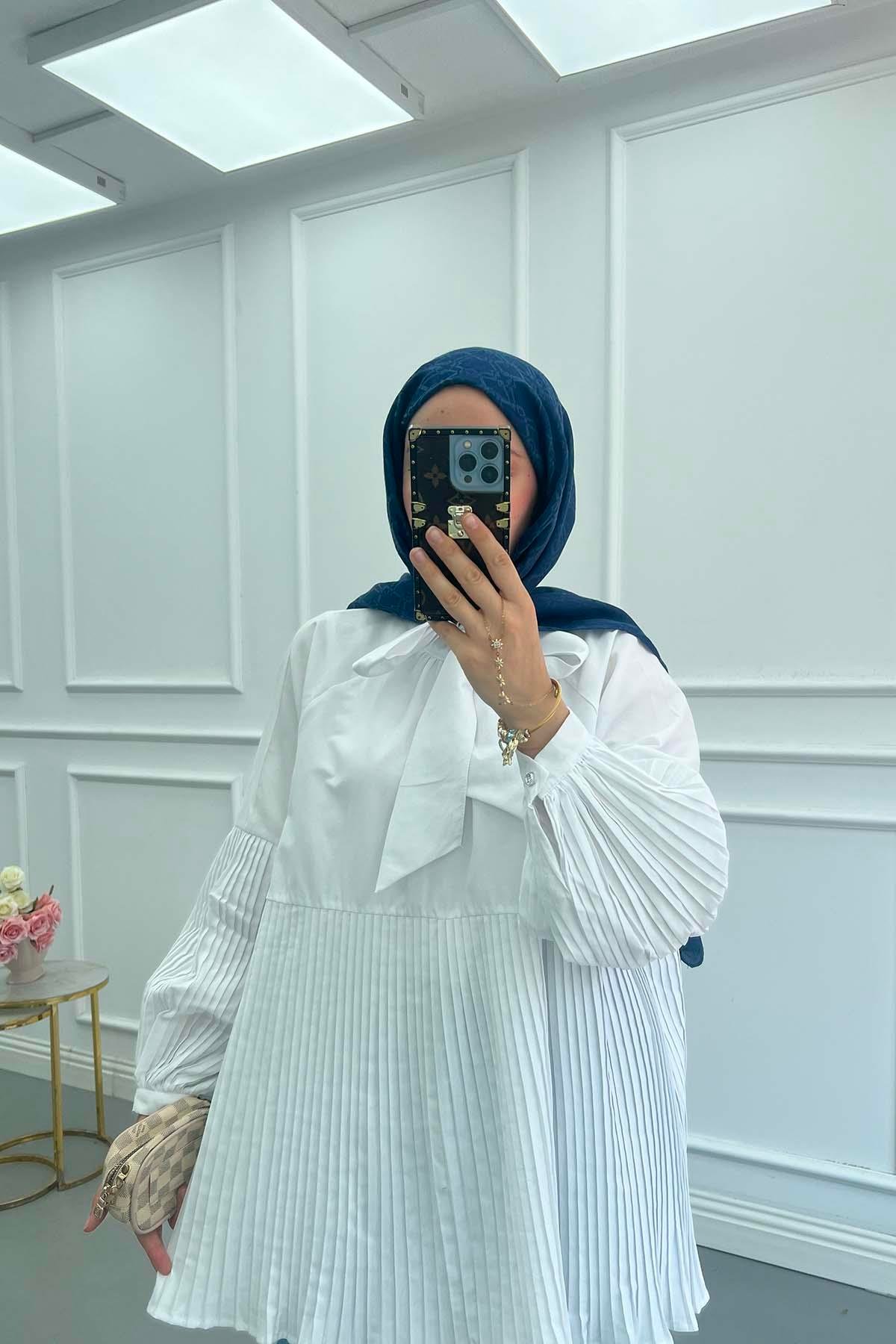 Yakası Bağlama Detaylı PiliseliGömlek Beyaz