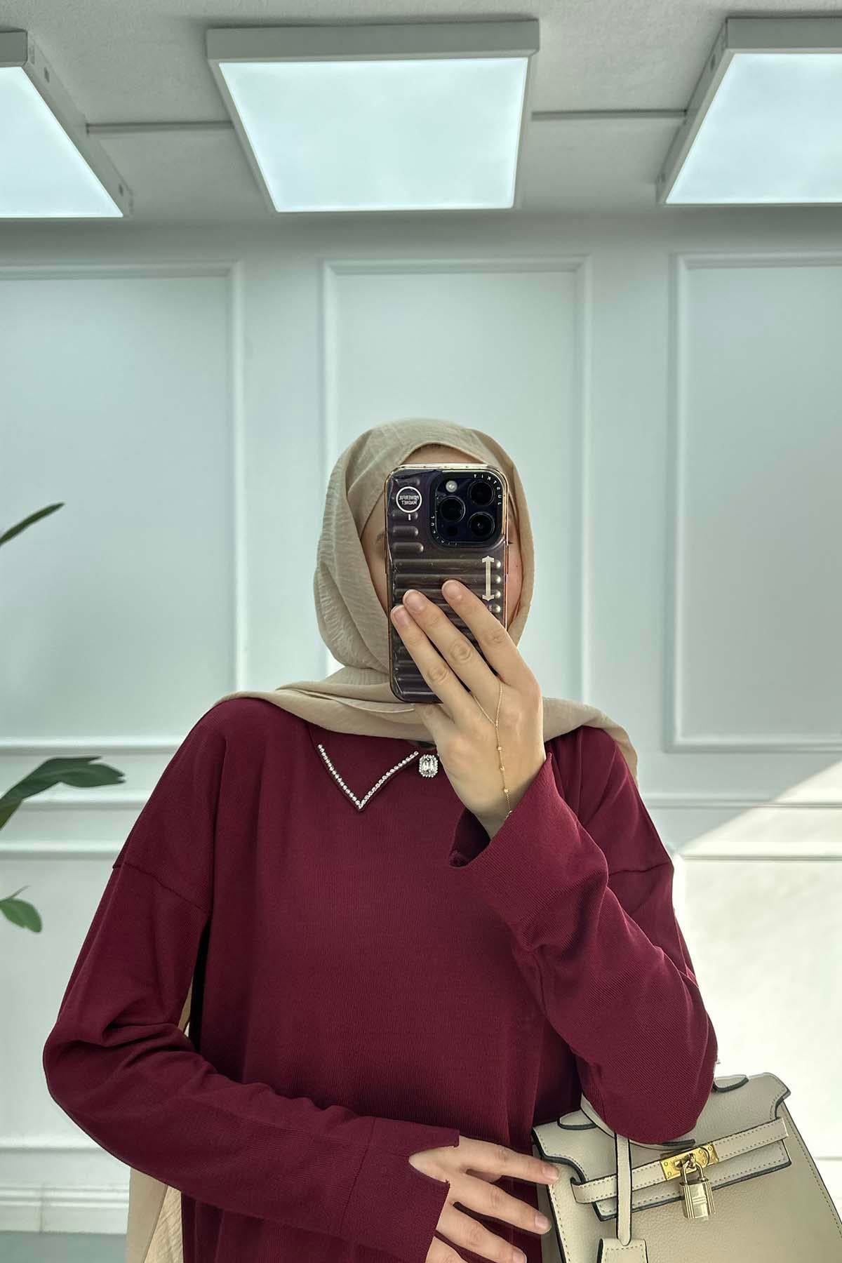 Yakası Taş Detaylı Merserize Elbise Bordo