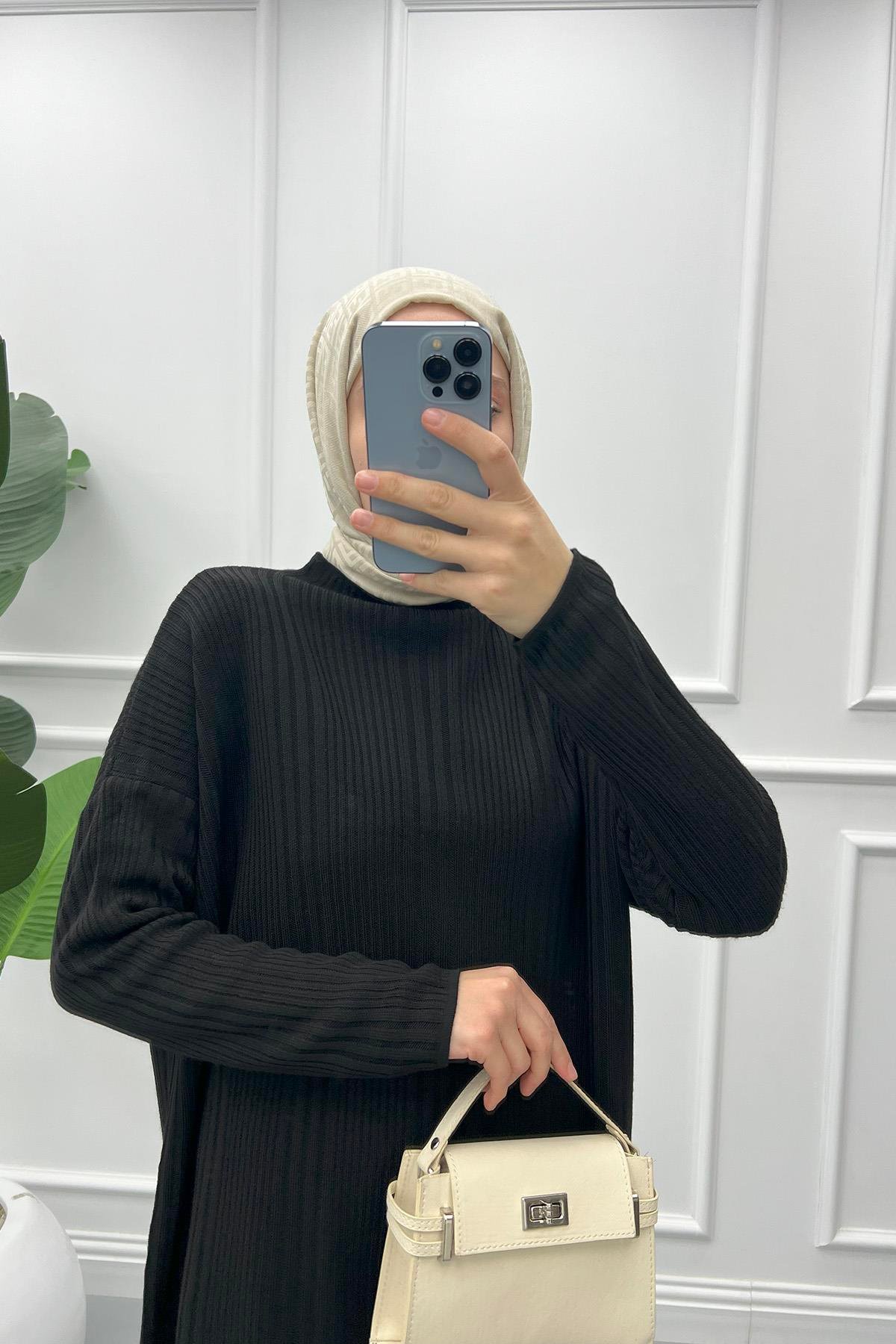 Yarım Balıkçı Yaka Pantolonlu Triko Takım Siyah