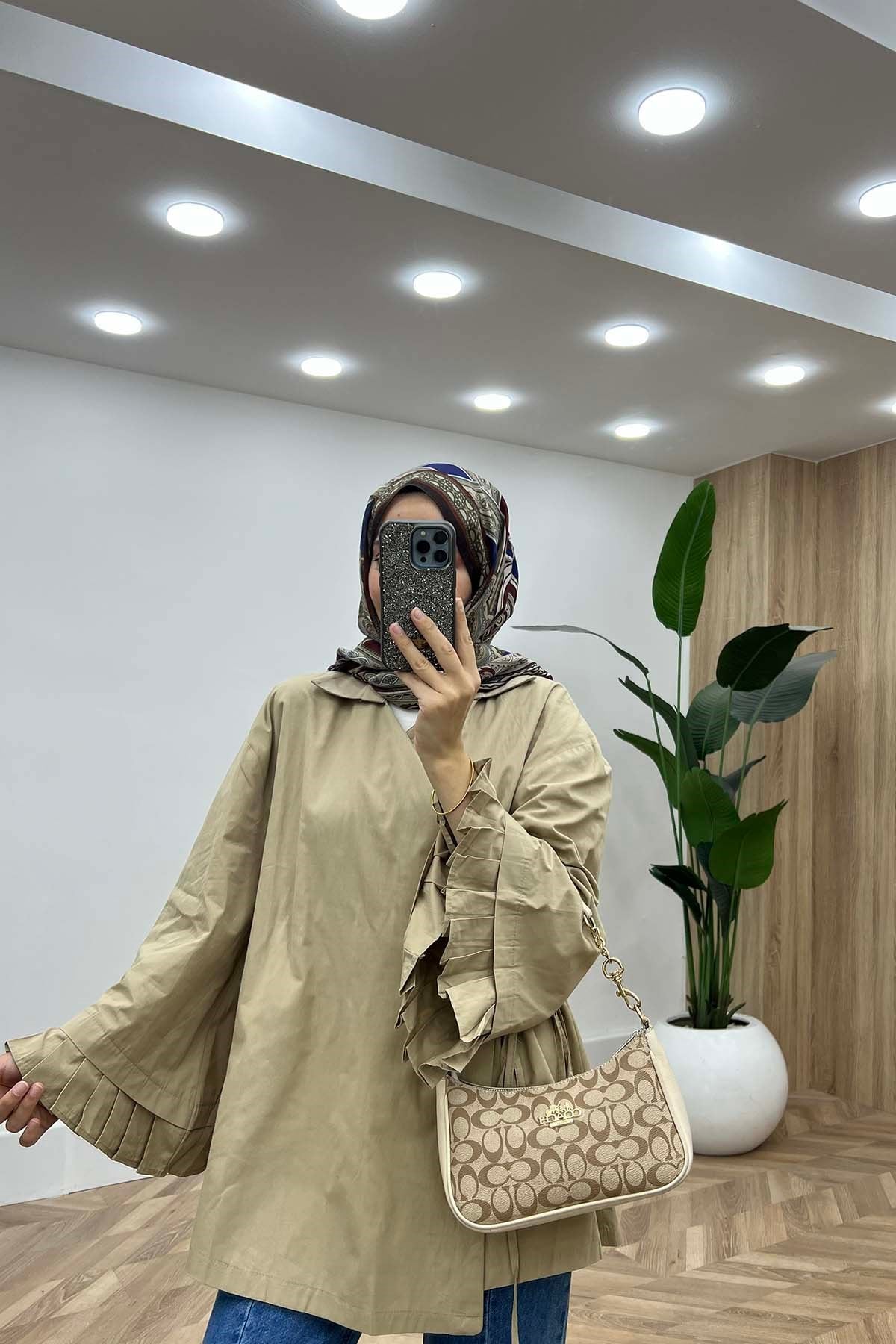 Zarif Pile Detaylı Modern Kimono Krem