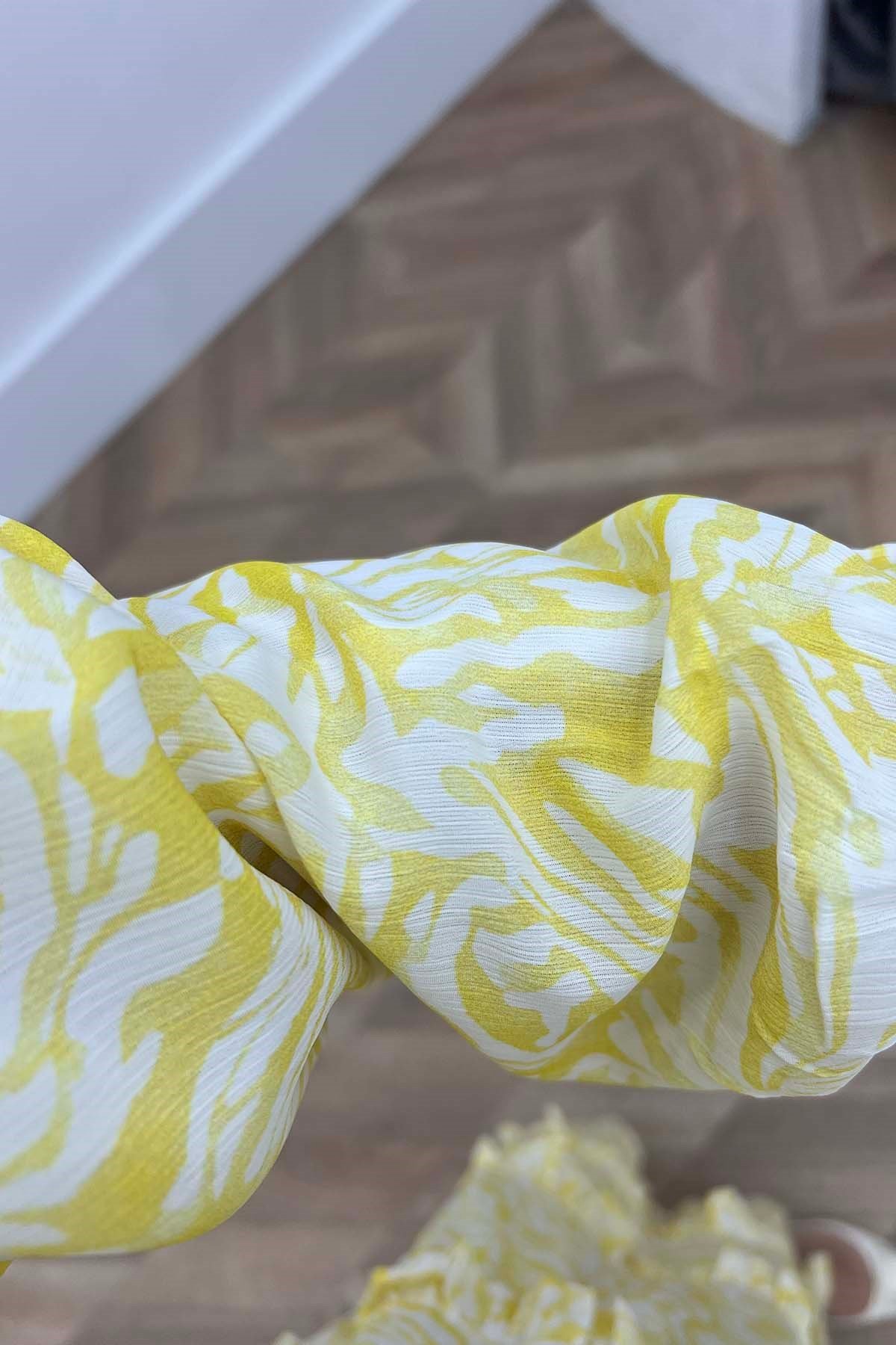 Zebra Desen Fırfırlı Katlı Şifon Elbise Sarı-Beyaz