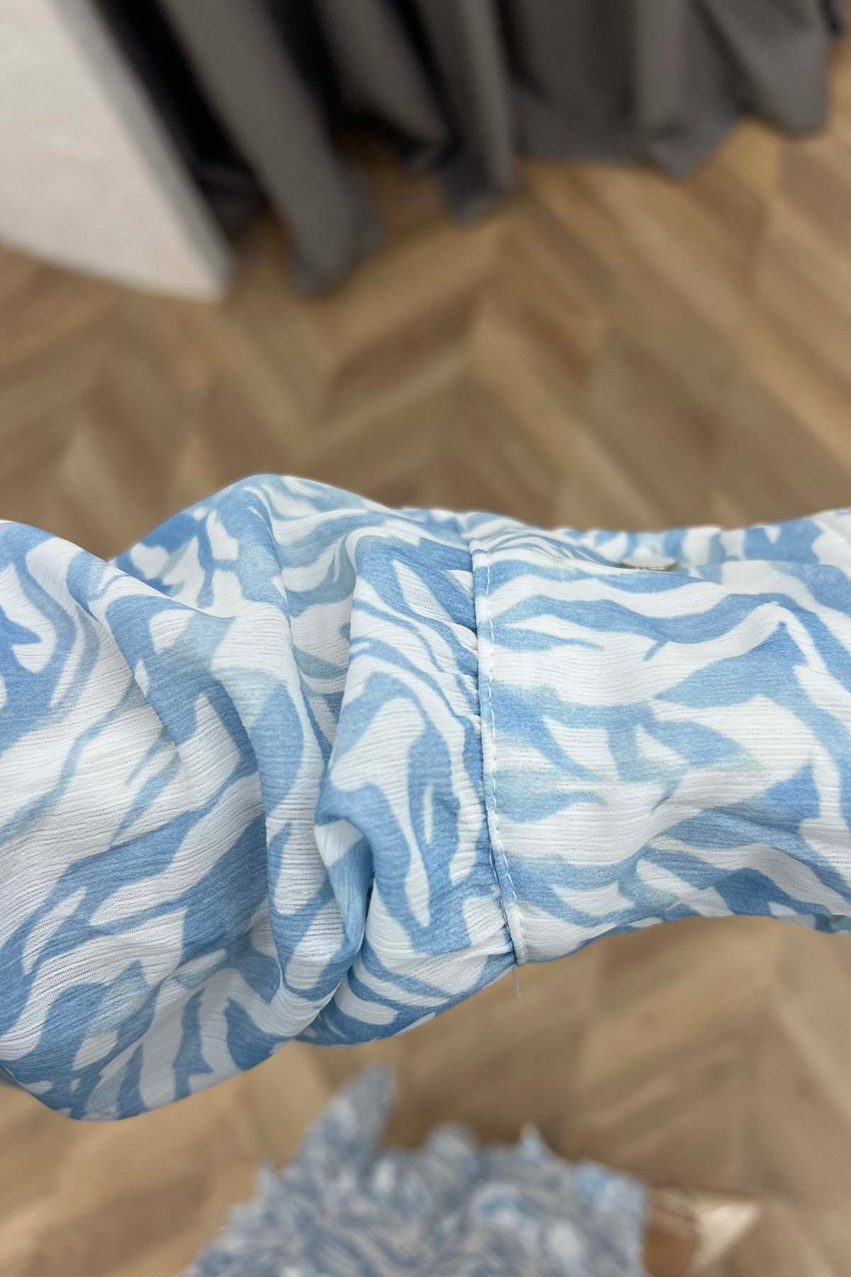 Zebra Desen Fırfırlı Katlı Şifon Elbise Mavi-Beyaz