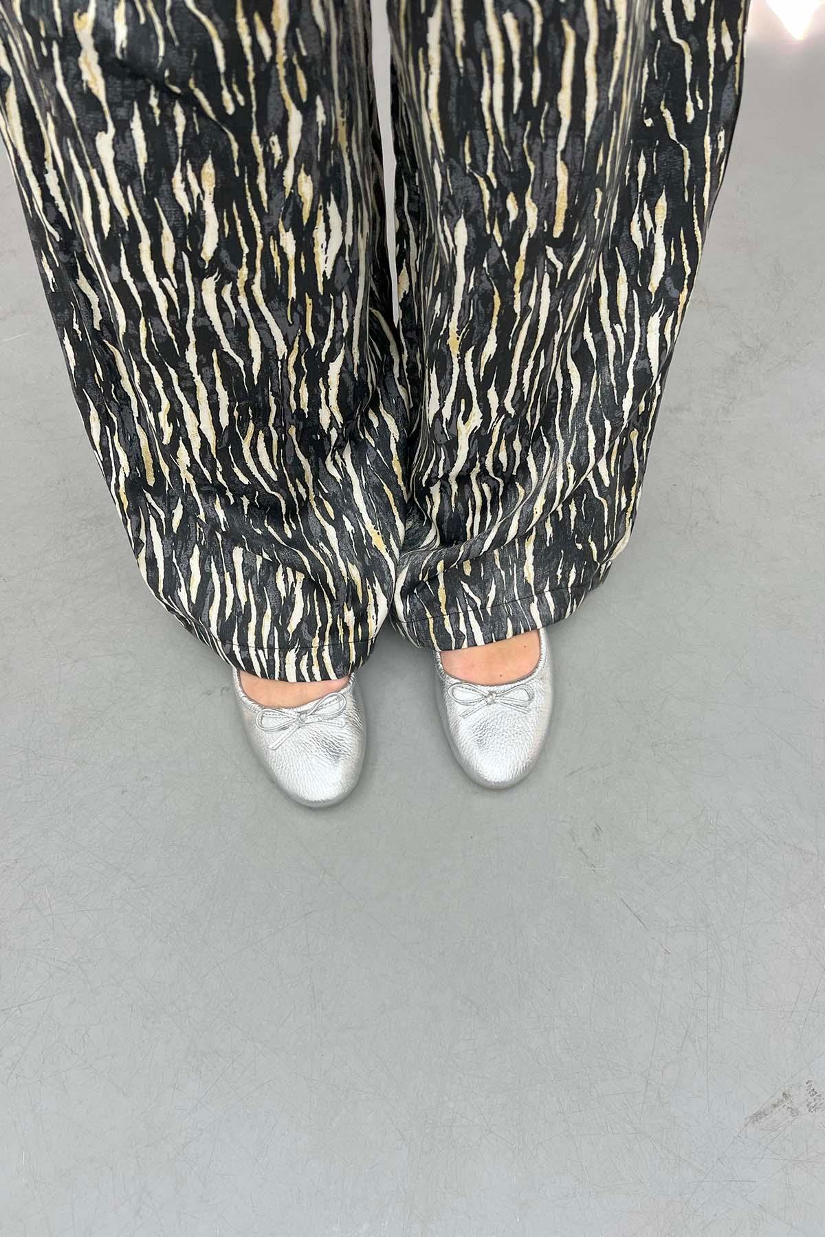Zebra Desenli Parlak Pantolon Siyah