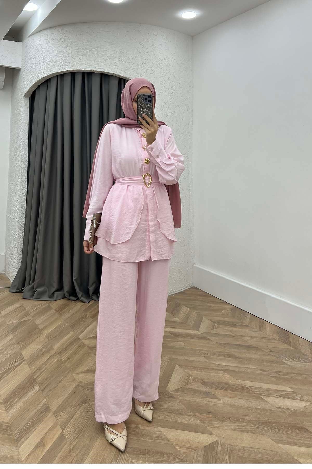 Zerafet Büzgülü Aura Düğme Detaylı Takım Pembe