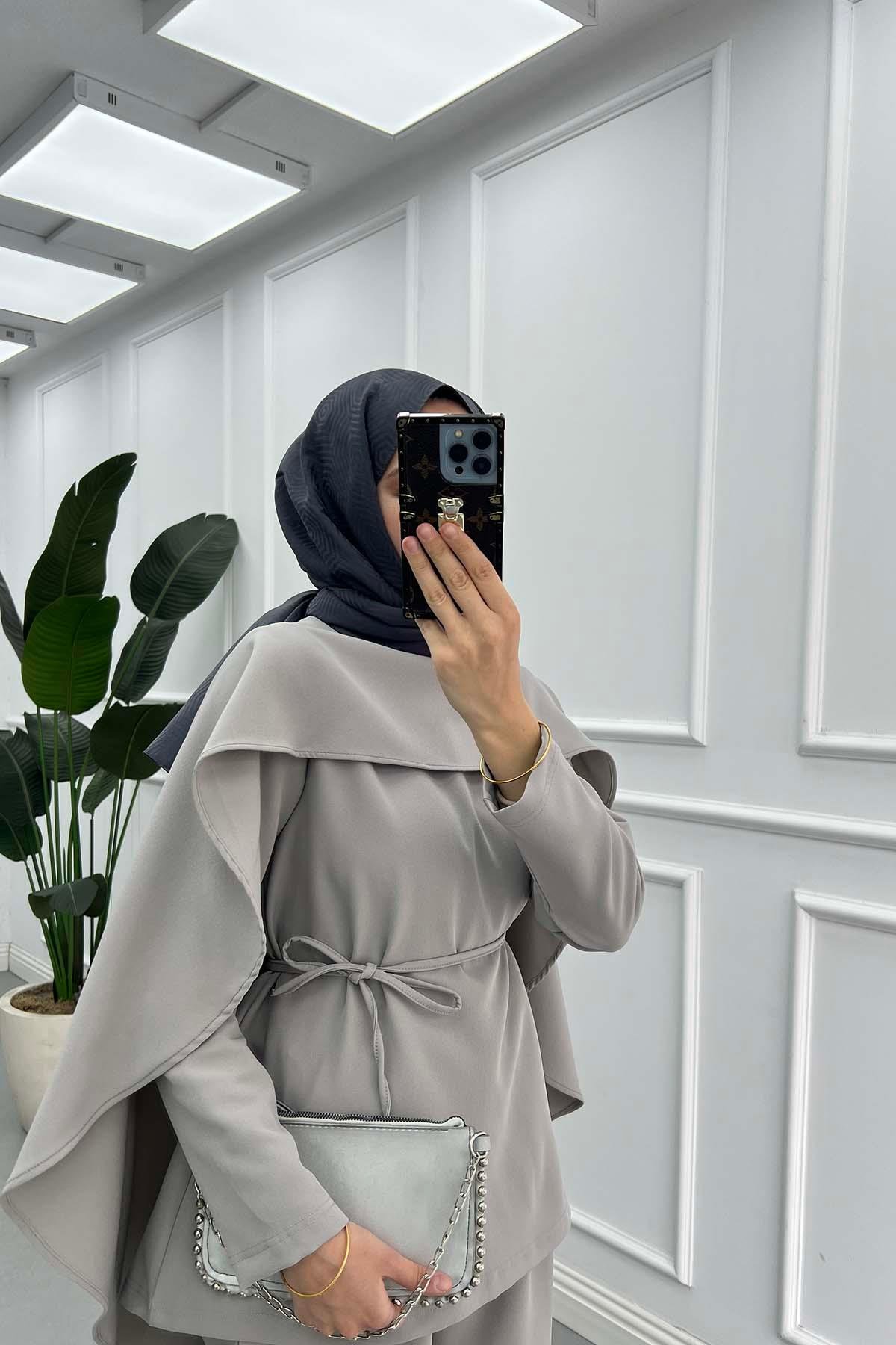 Zerafet Katlı Pelerinli Kemerli Double Takım Gri