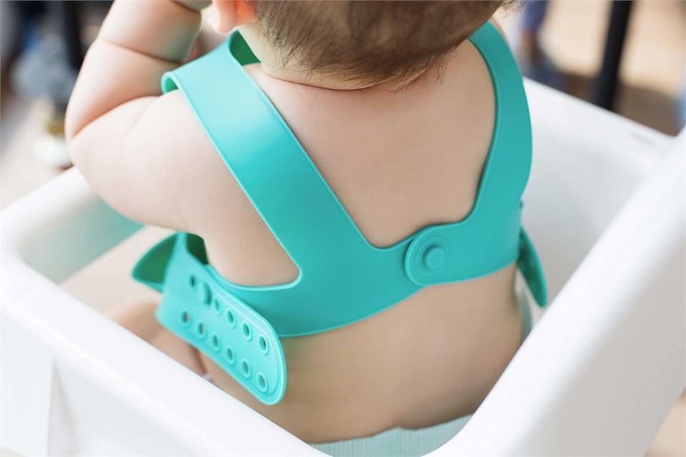 Oioi Silikon Mama Önlüğü - Yeşil