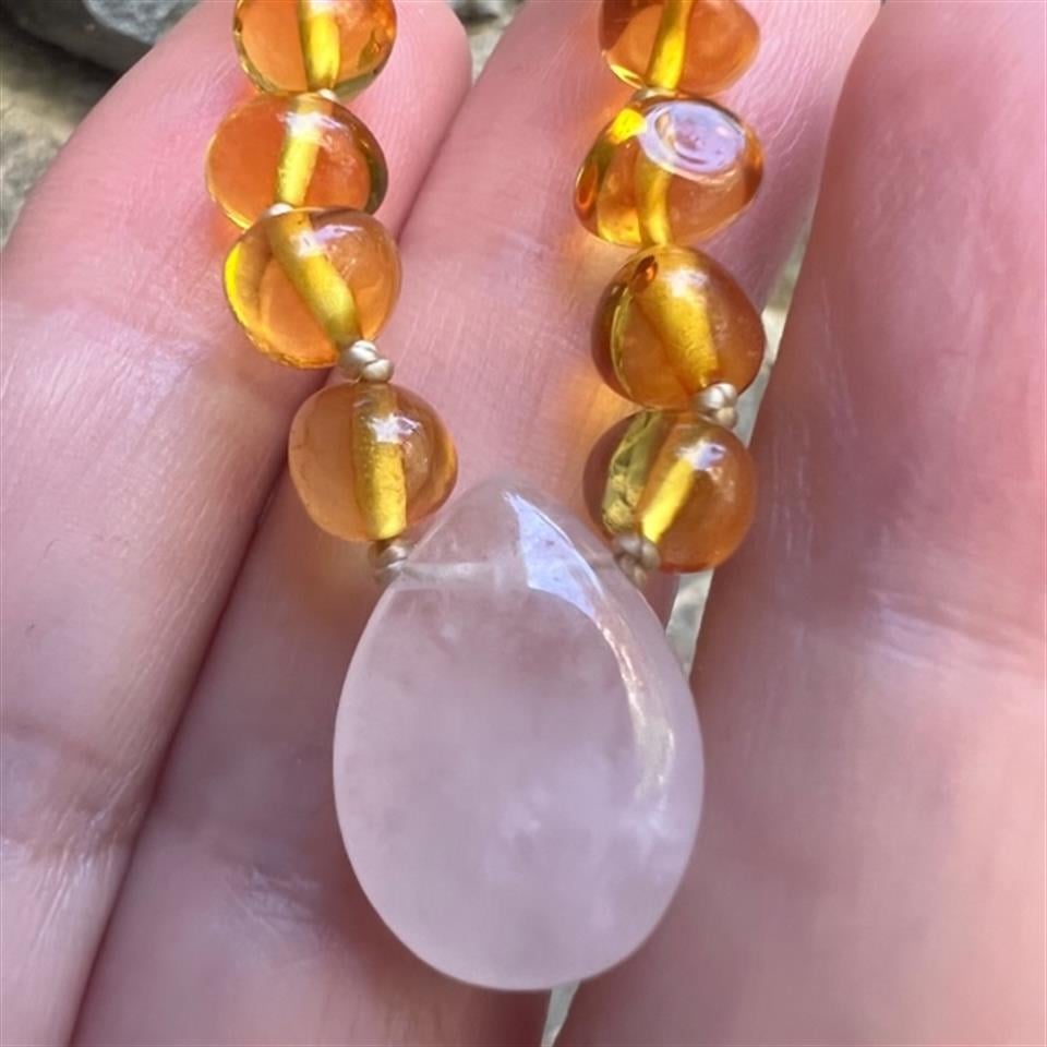 Rose Quartz uçlu Bal Rengi Kehribar Bebek Kolyesi