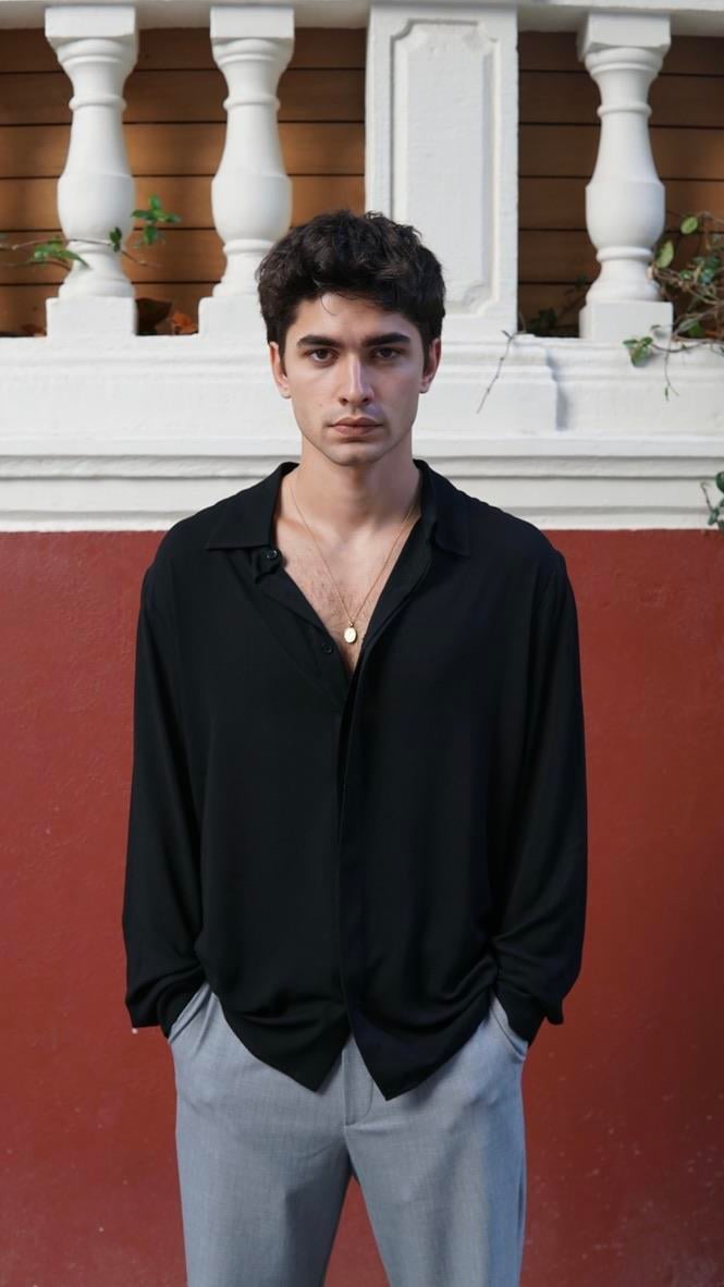 Sydney Carton Siyah Gömlek