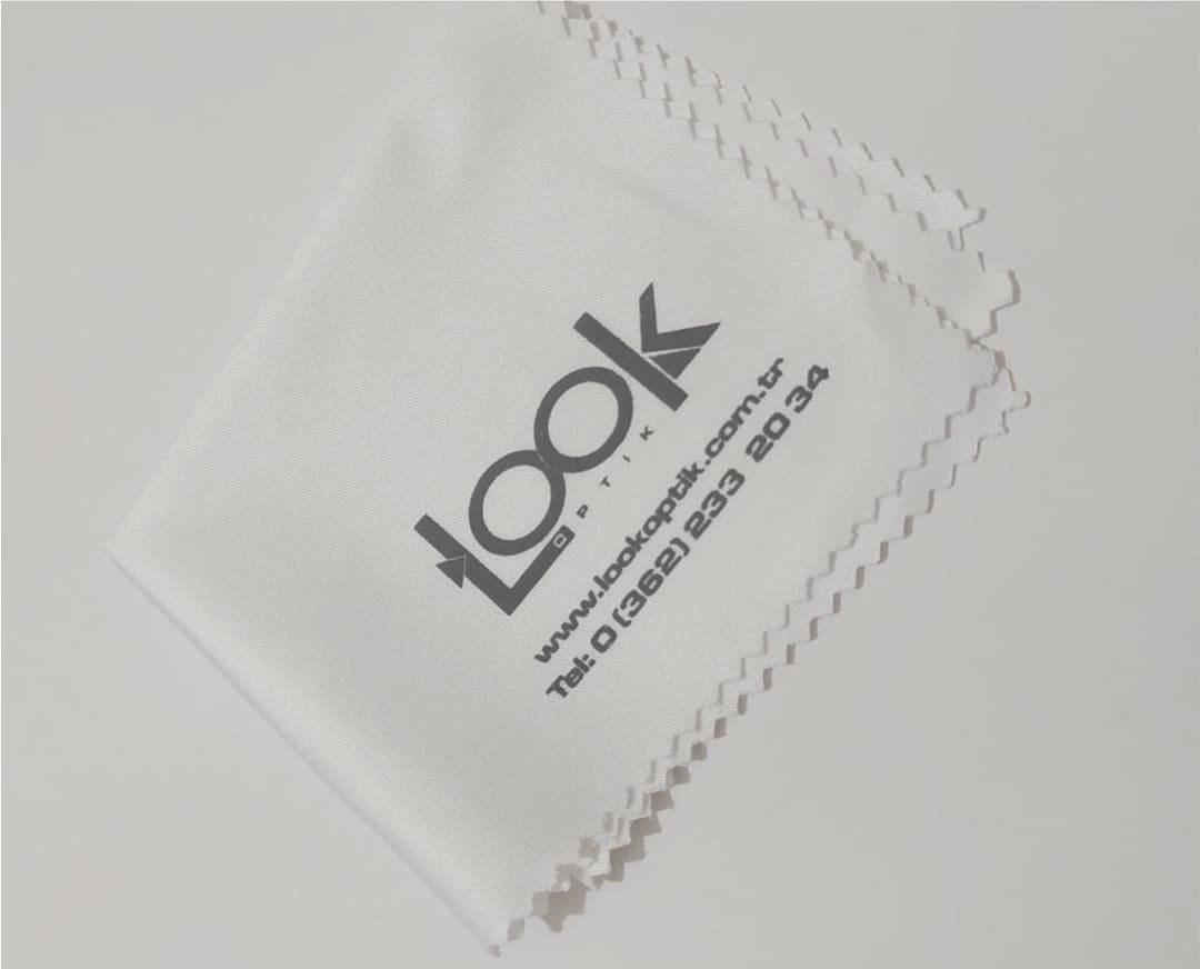 1000 Adet Dijital Köşe Baskılı Mikrofiber Gözlük Temizleme Bezi 200 gr 15x18 cm %100 Polyester