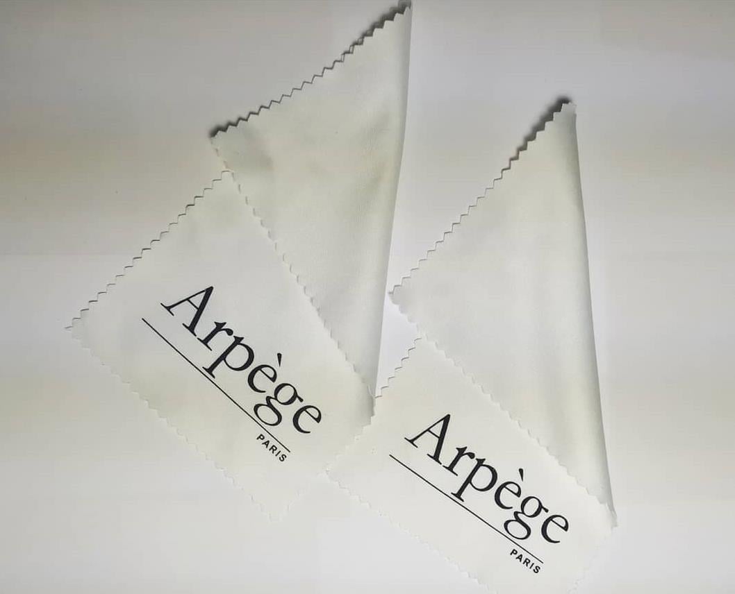 3000 Adet Tek Renk Tampon Baskılı Mikrofiber Gözlük Temizleme Bezi 200 gr 15x18 cm %100 Polyester